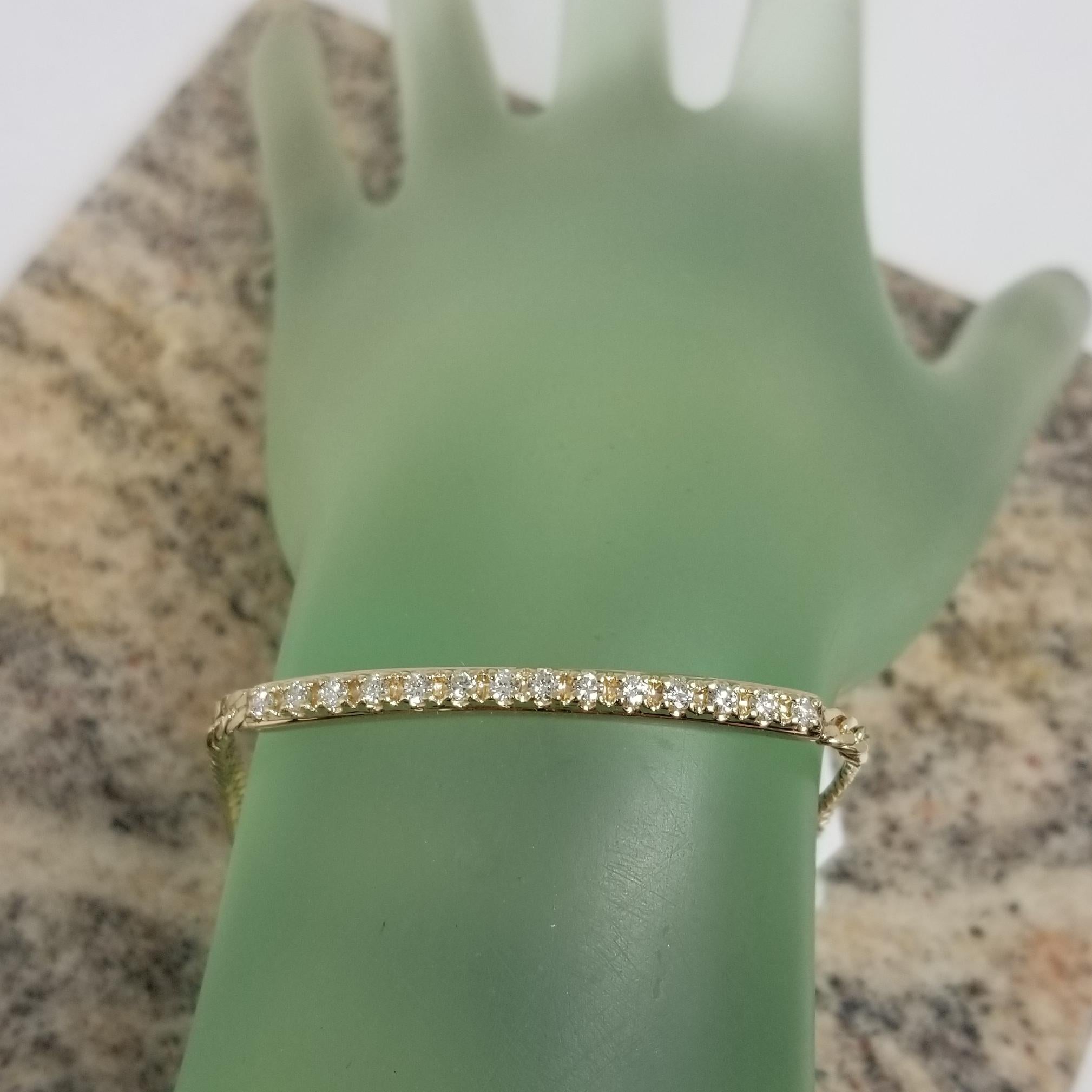 Contemporary 14 Karat Yellow Gold Diamond Bar and Chain Bracelet For Sale