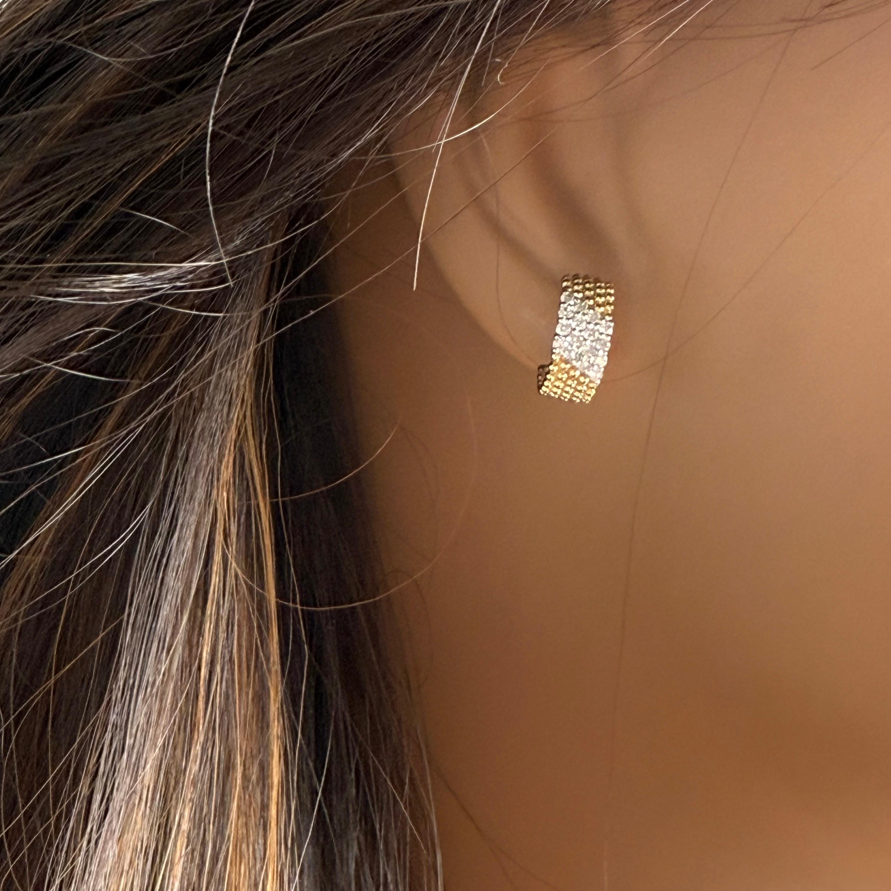 14K Yellow Gold Diamond Beaded C-Hoop Delicate in Size 0.50 Inch Long Earrings Corte redondo en venta