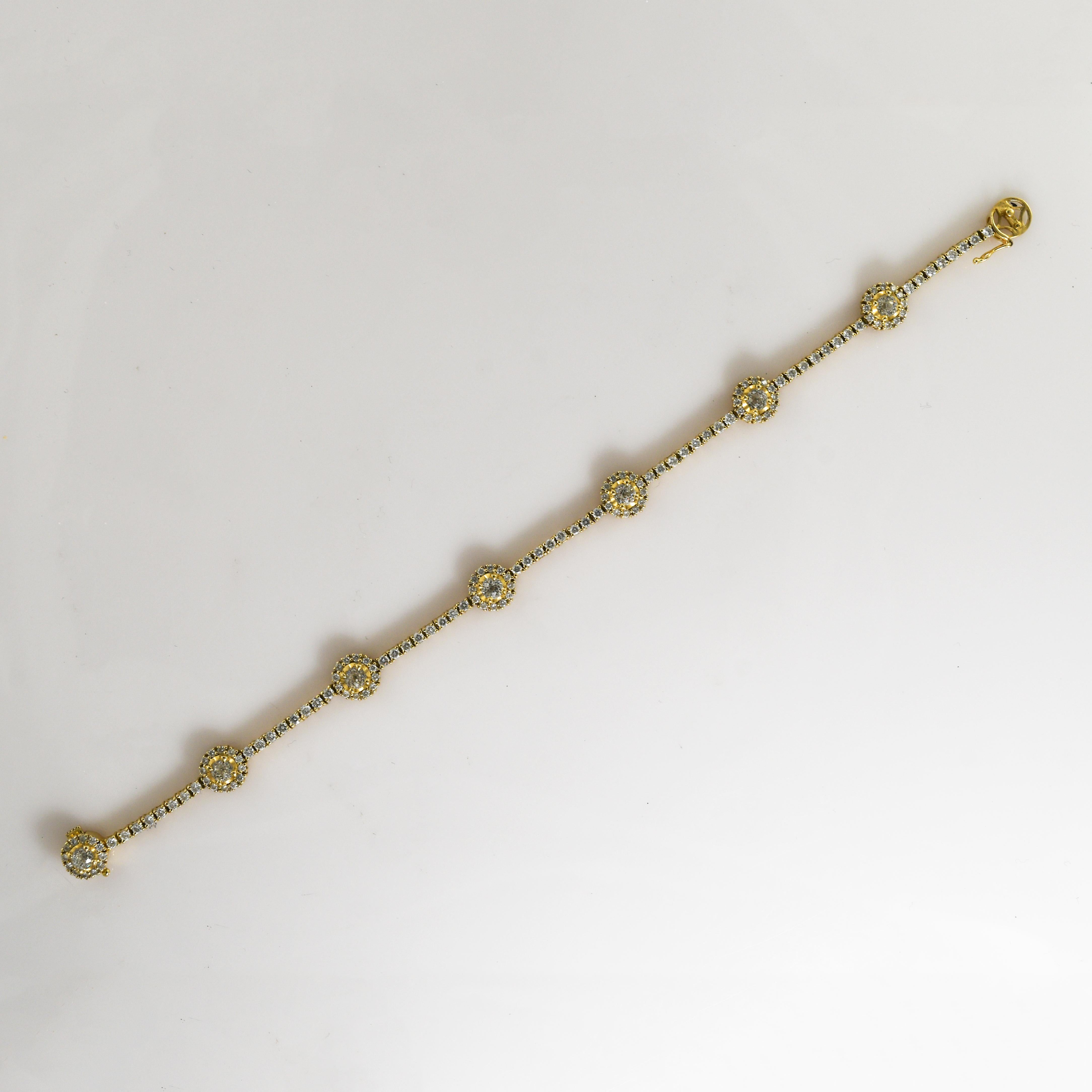 Taille ronde Bracelet en or jaune 14 carats avec diamants 4,95 carats en vente