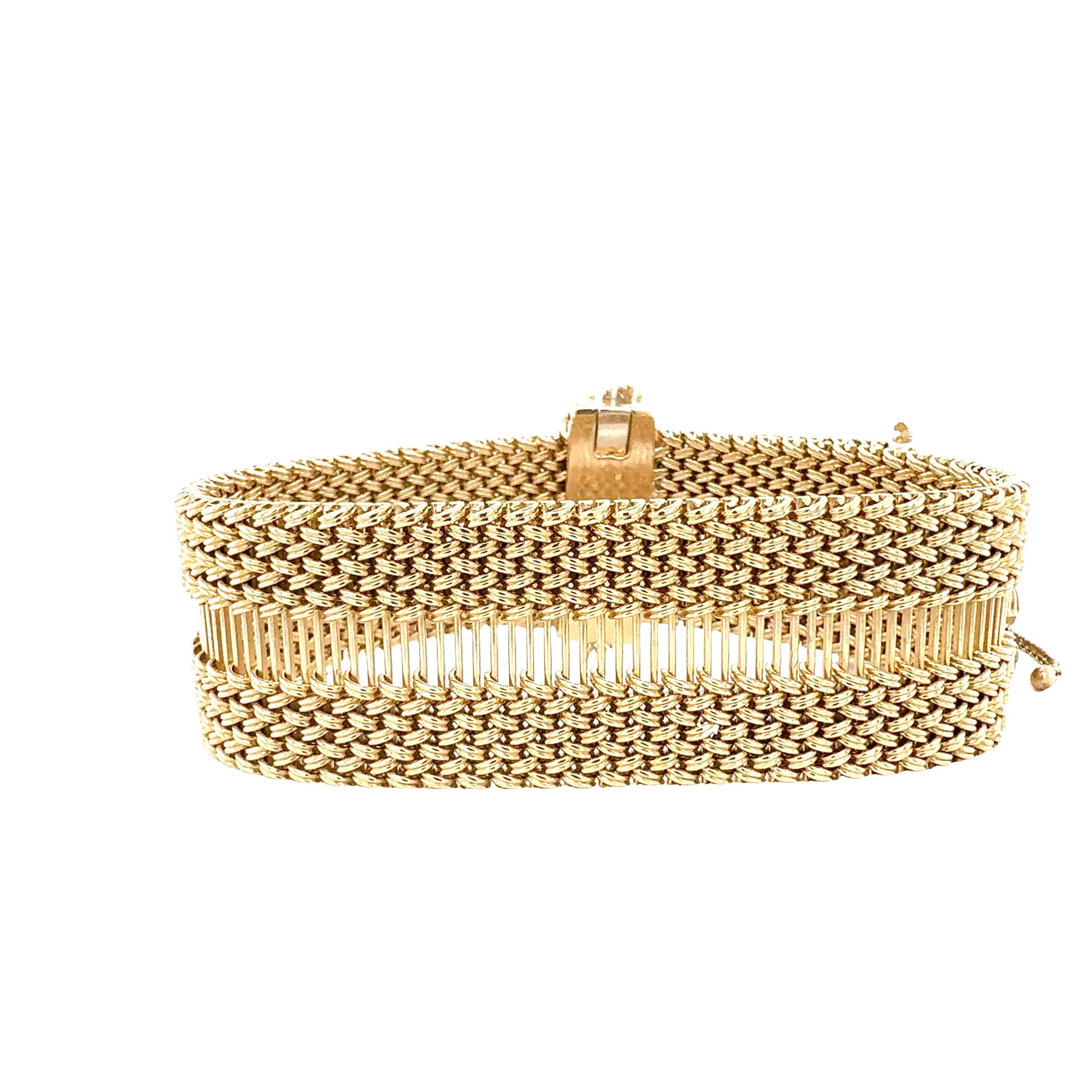 14K Yellow Gold Diamond Buckle Bracelet In Good Condition For Sale In Beverly Hills, CA