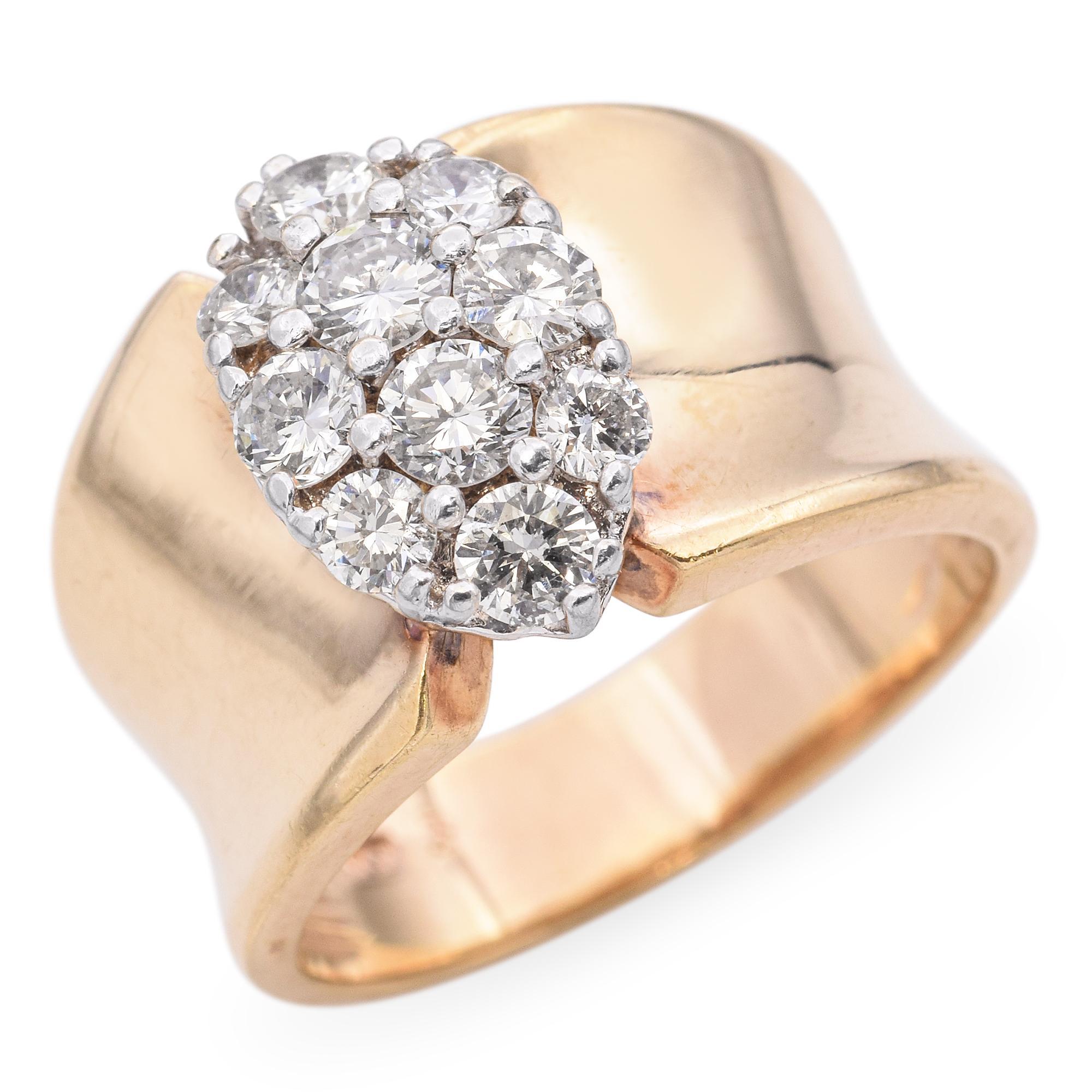 Taille brillant Bague en or jaune 14K avec diamant en grappe en vente