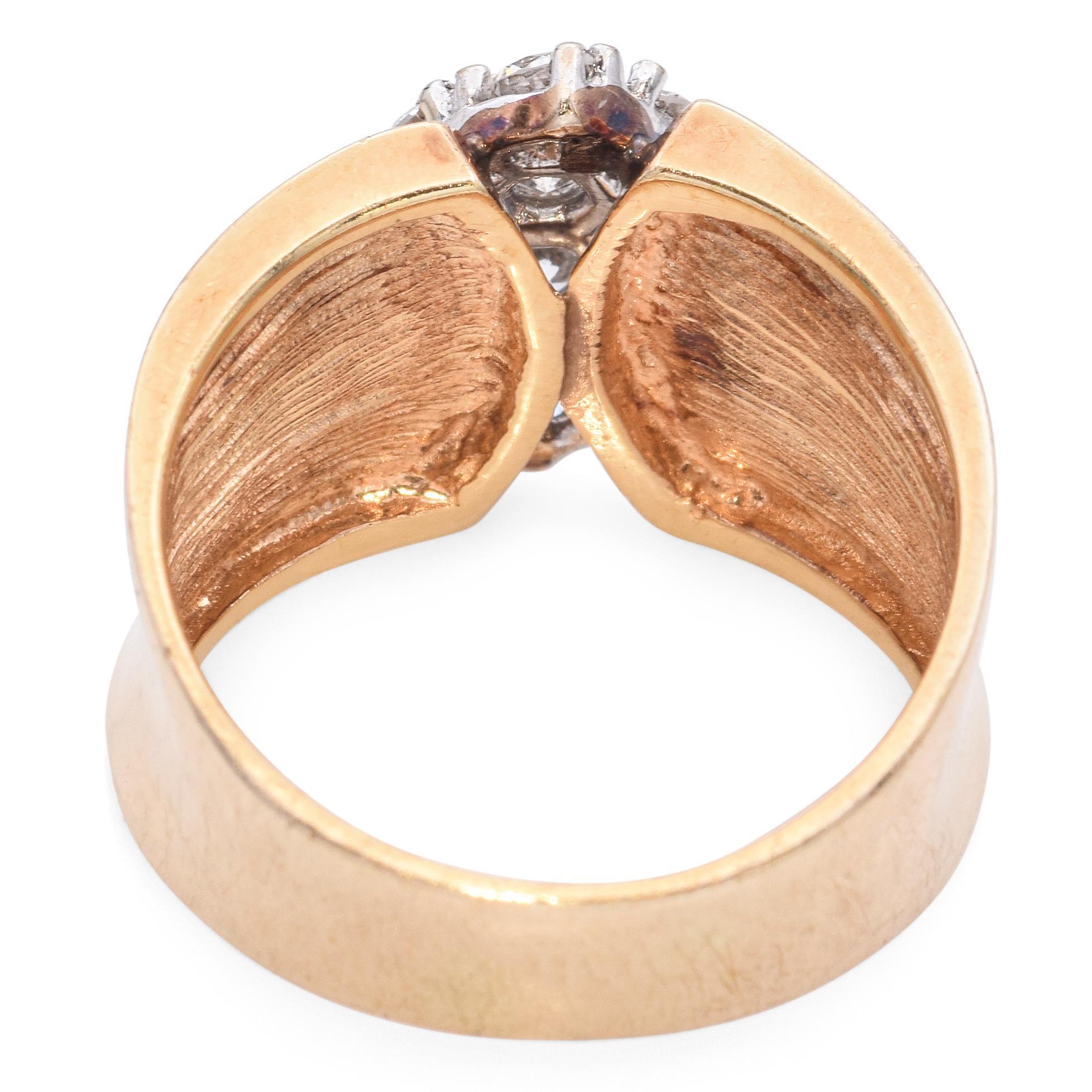 Bague en or jaune 14K avec diamant en grappe Pour femmes en vente
