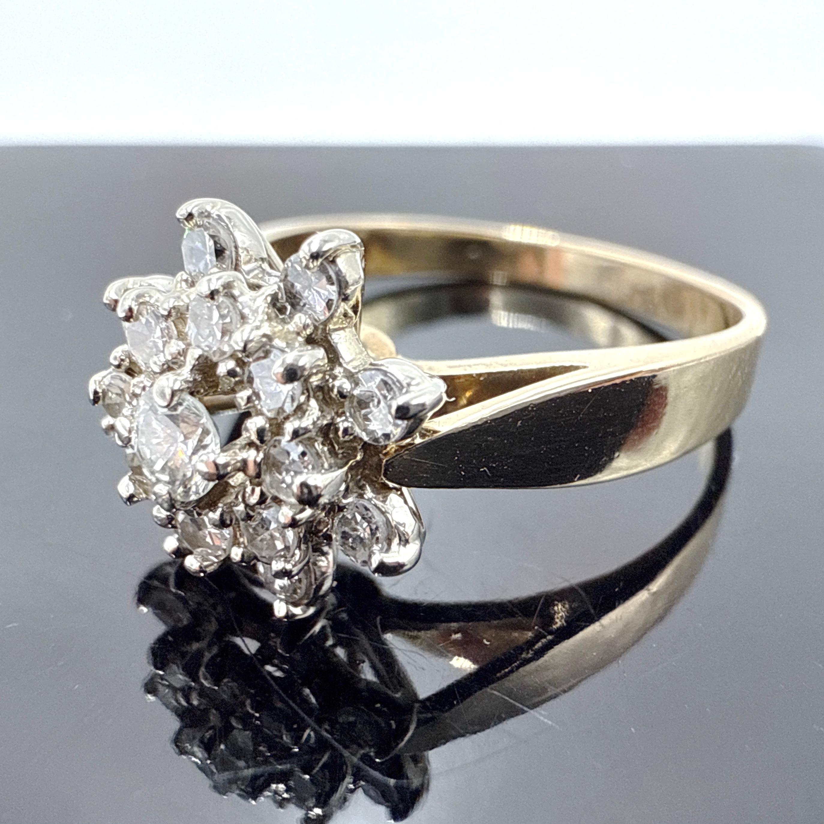 14K Yellow Gold Diamond Cluster Engagement Ring – 0.46ct Total Weight (Rundschliff) im Angebot