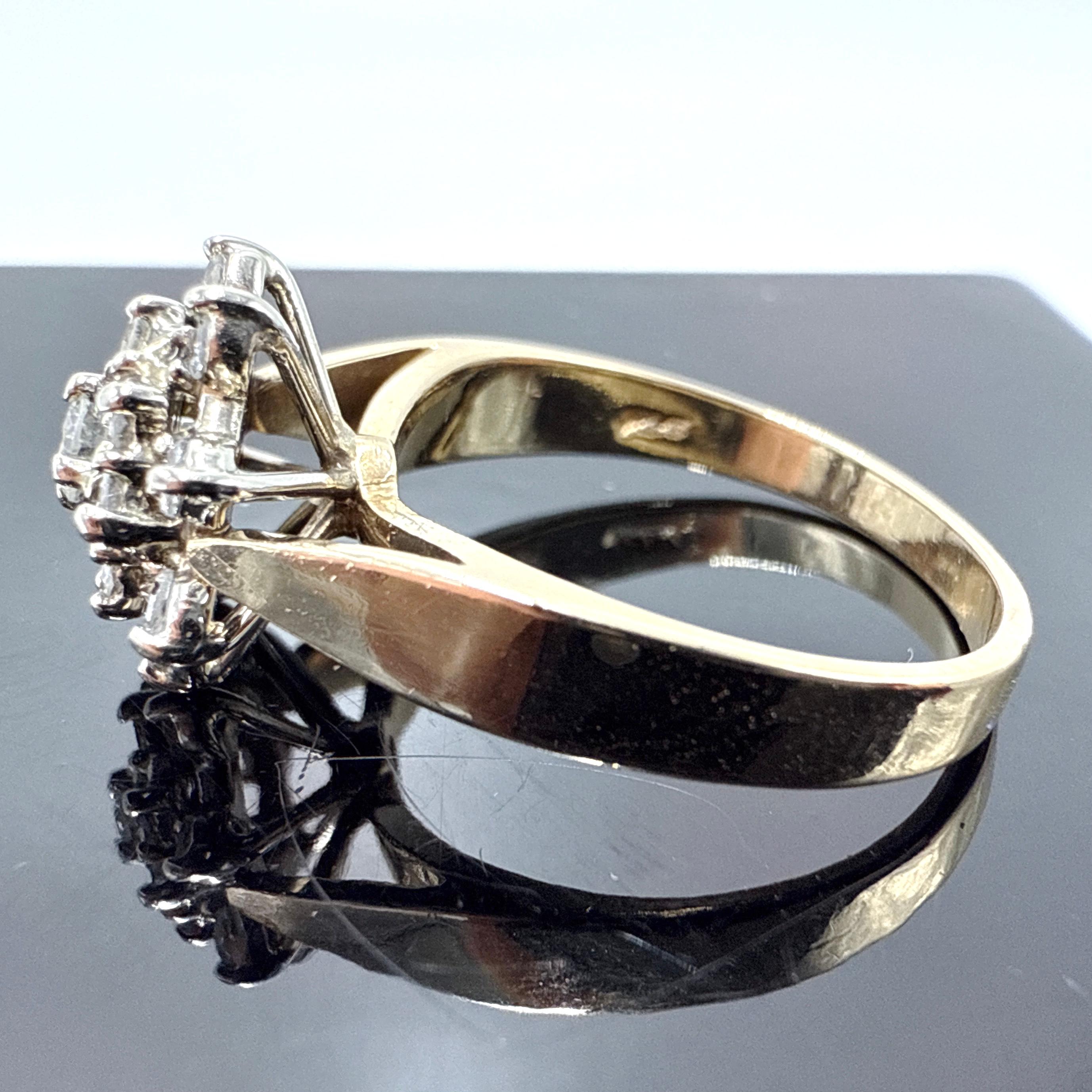 14K Yellow Gold Diamond Cluster Engagement Ring – 0.46ct Total Weight im Zustand „Gut“ im Angebot in Victoria, BC