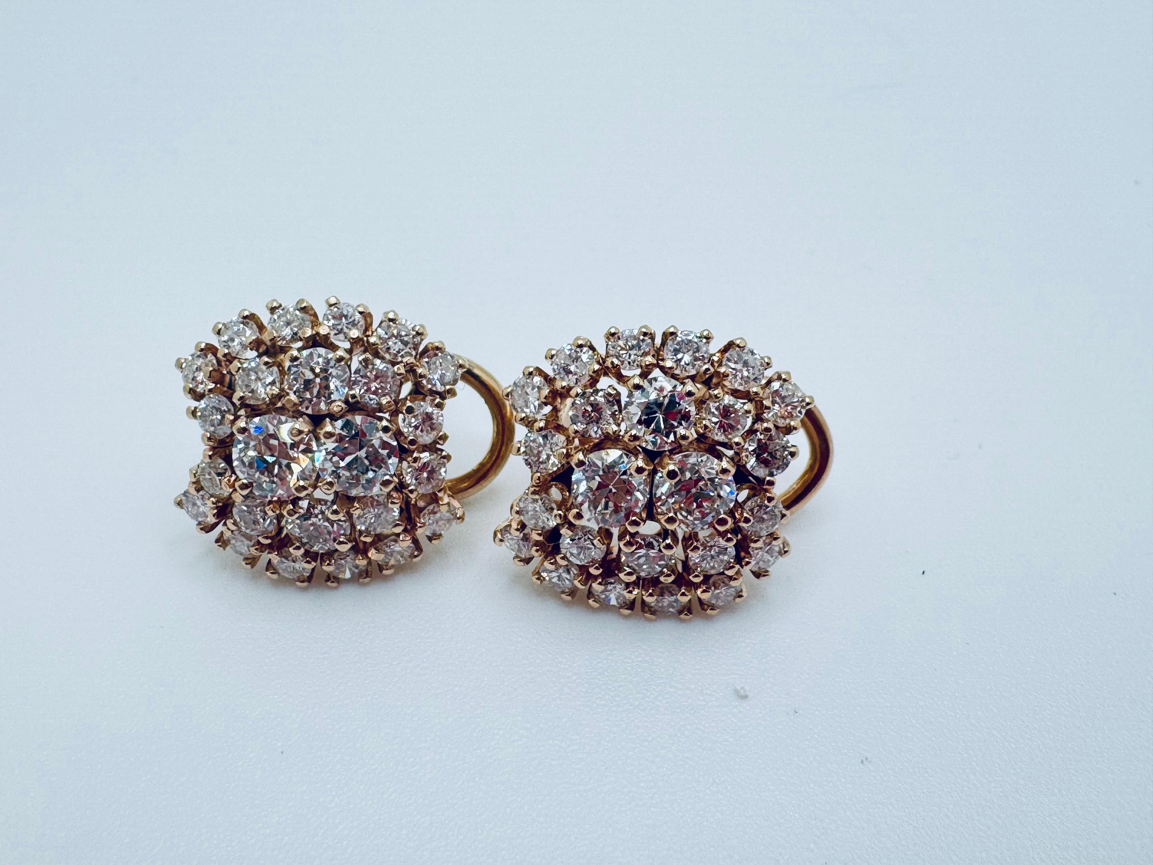 Boucles d'oreilles en or jaune 14K avec grappes de diamants Unisexe en vente