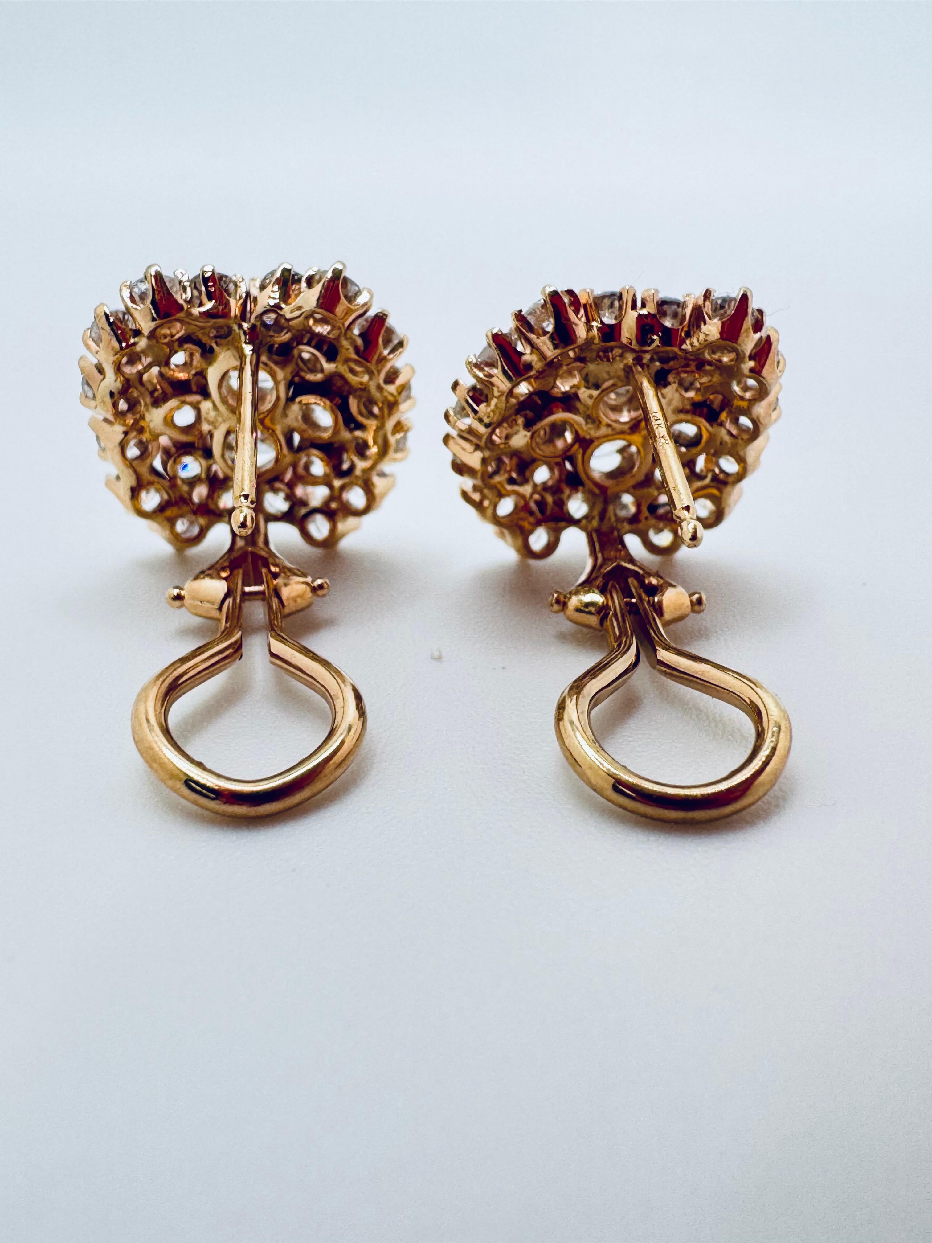 Boucles d'oreilles en or jaune 14K avec grappes de diamants en vente 2