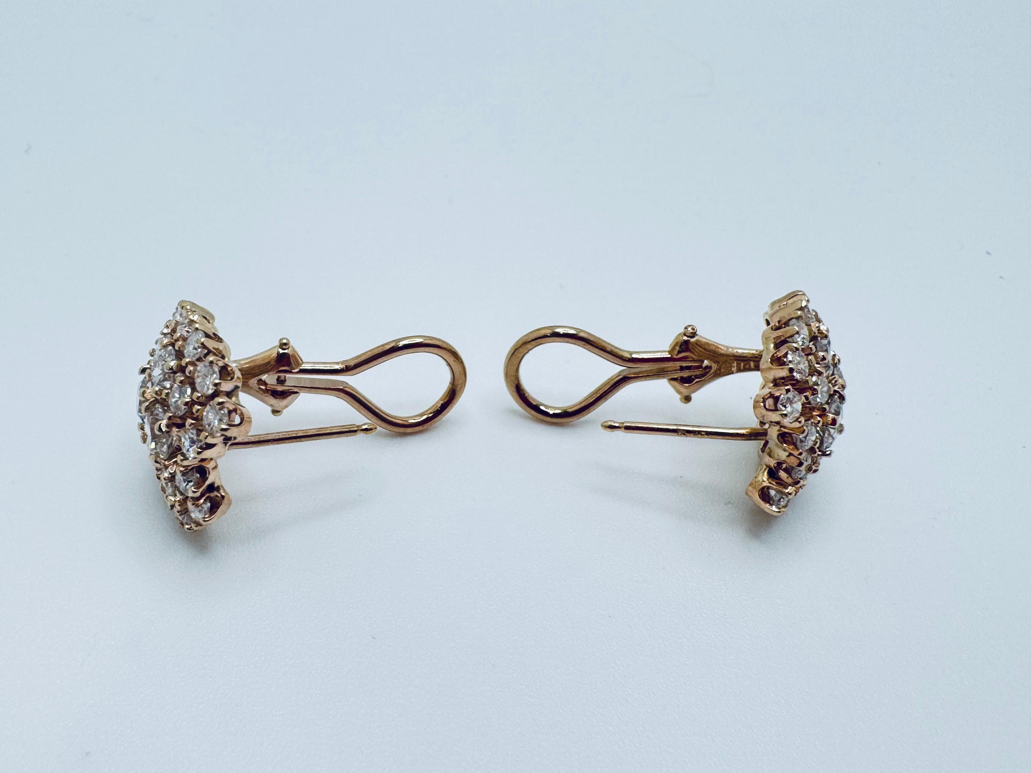 Boucles d'oreilles en or jaune 14K avec grappes de diamants en vente 3