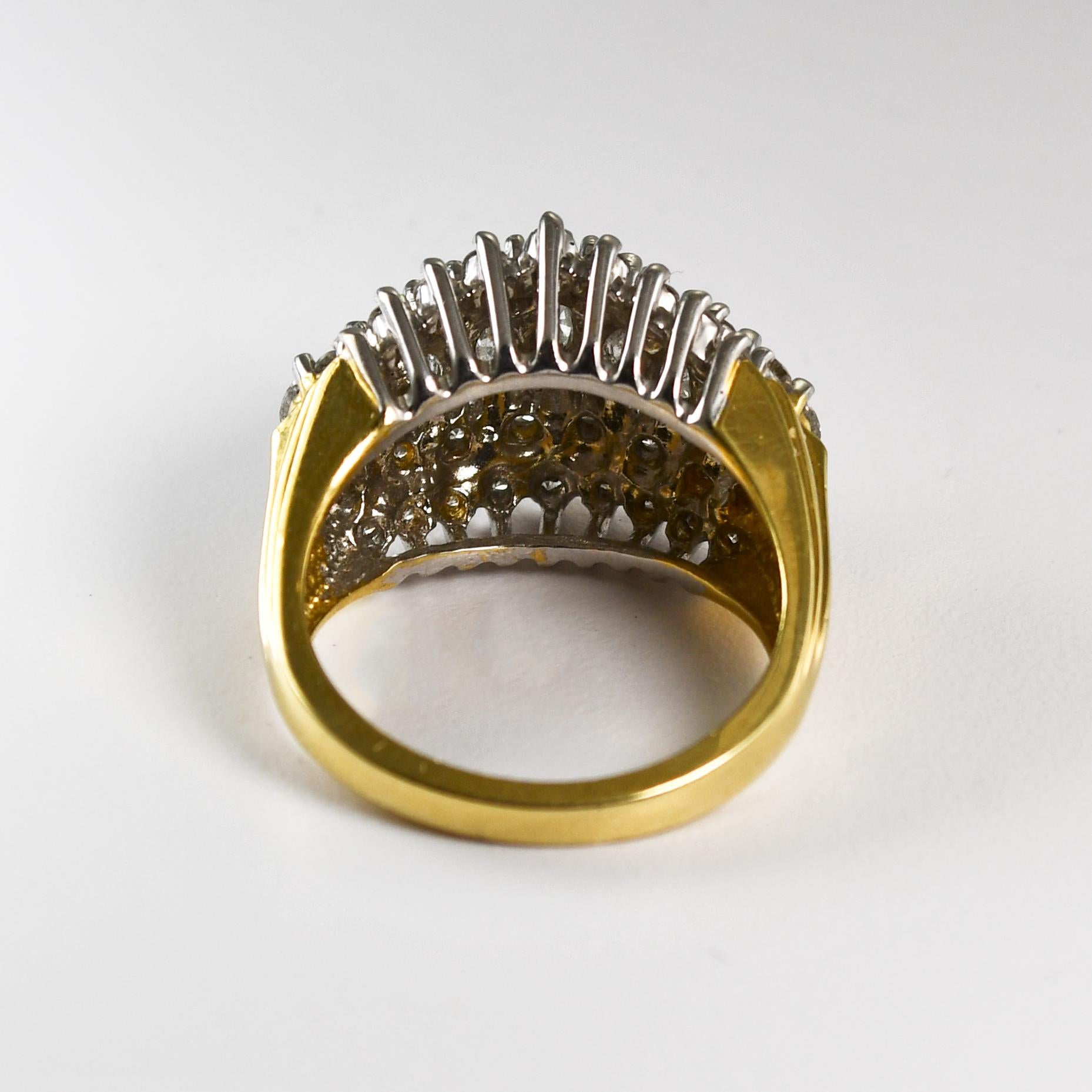 Bague grappe de diamants en or jaune 14 carats 1,50 carat Excellent état - En vente à Laguna Beach, CA