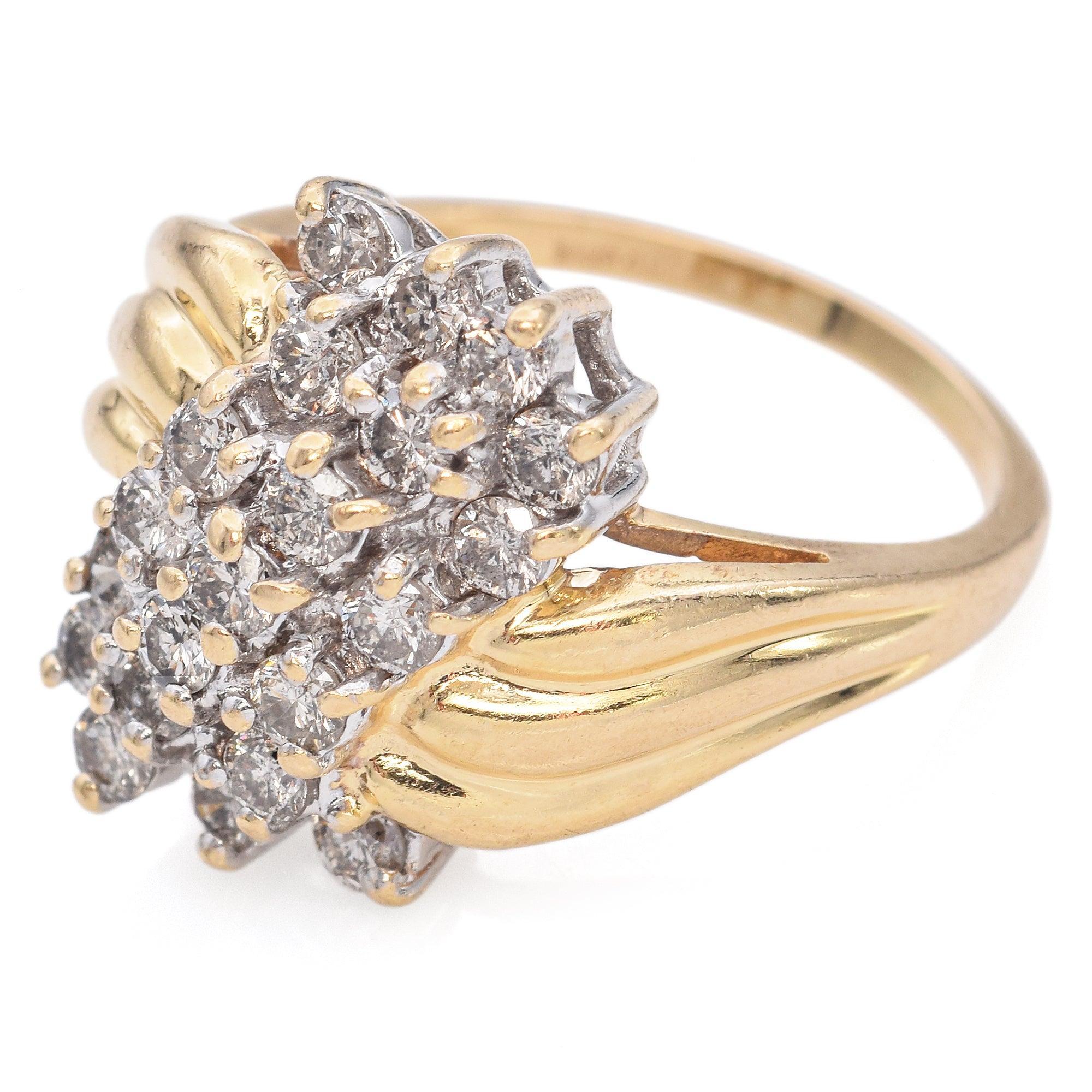 Taille ronde Bague grappe de diamants en or jaune 14 carats en vente