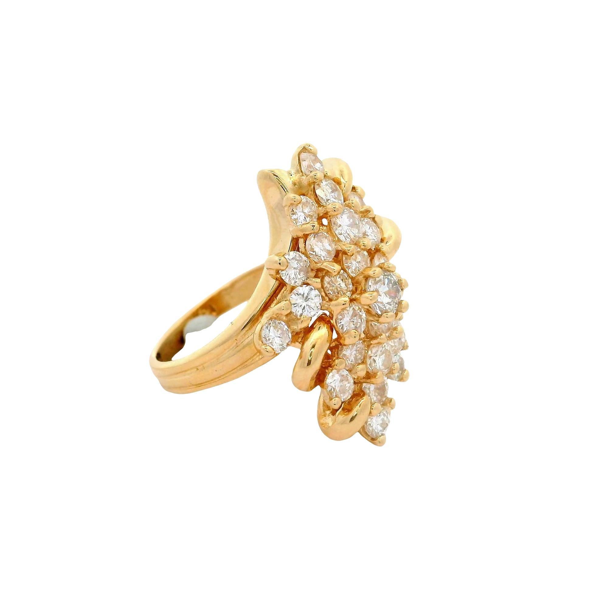 Taille ronde Bague grappe de diamants en or jaune 14 carats en vente