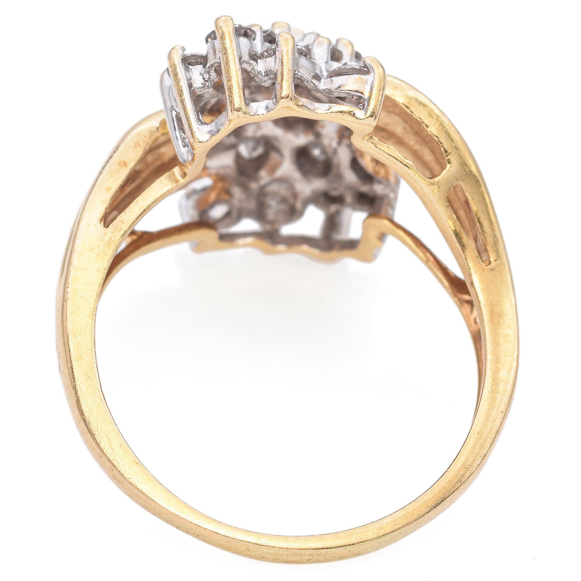 Bague grappe de diamants en or jaune 14 carats en vente 1