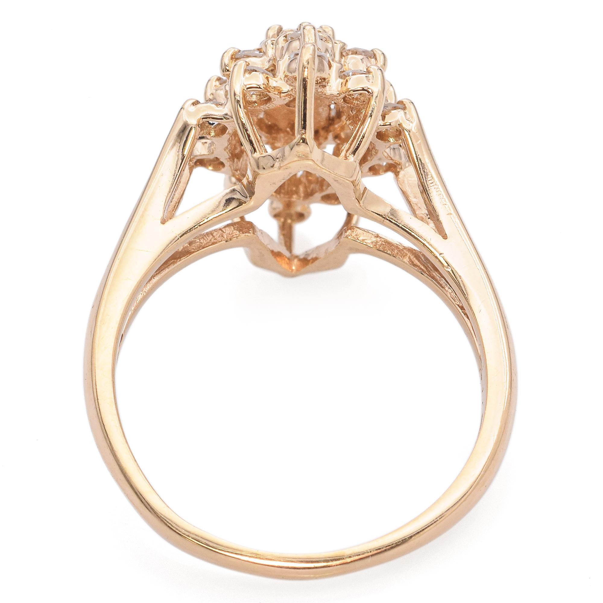 Anillo en racimo de diamantes de oro amarillo de 14k en venta 1