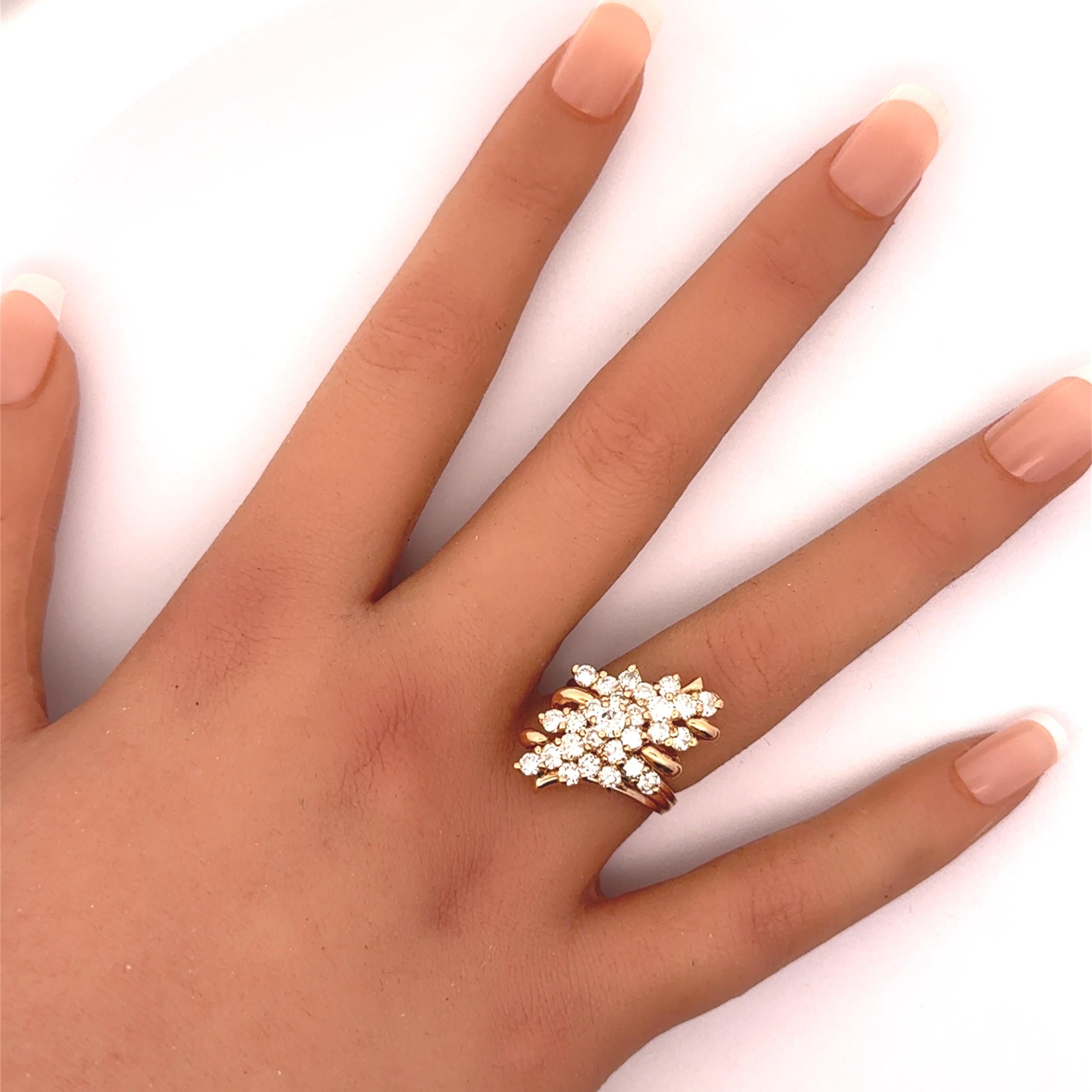 Bague grappe de diamants en or jaune 14 carats en vente 1