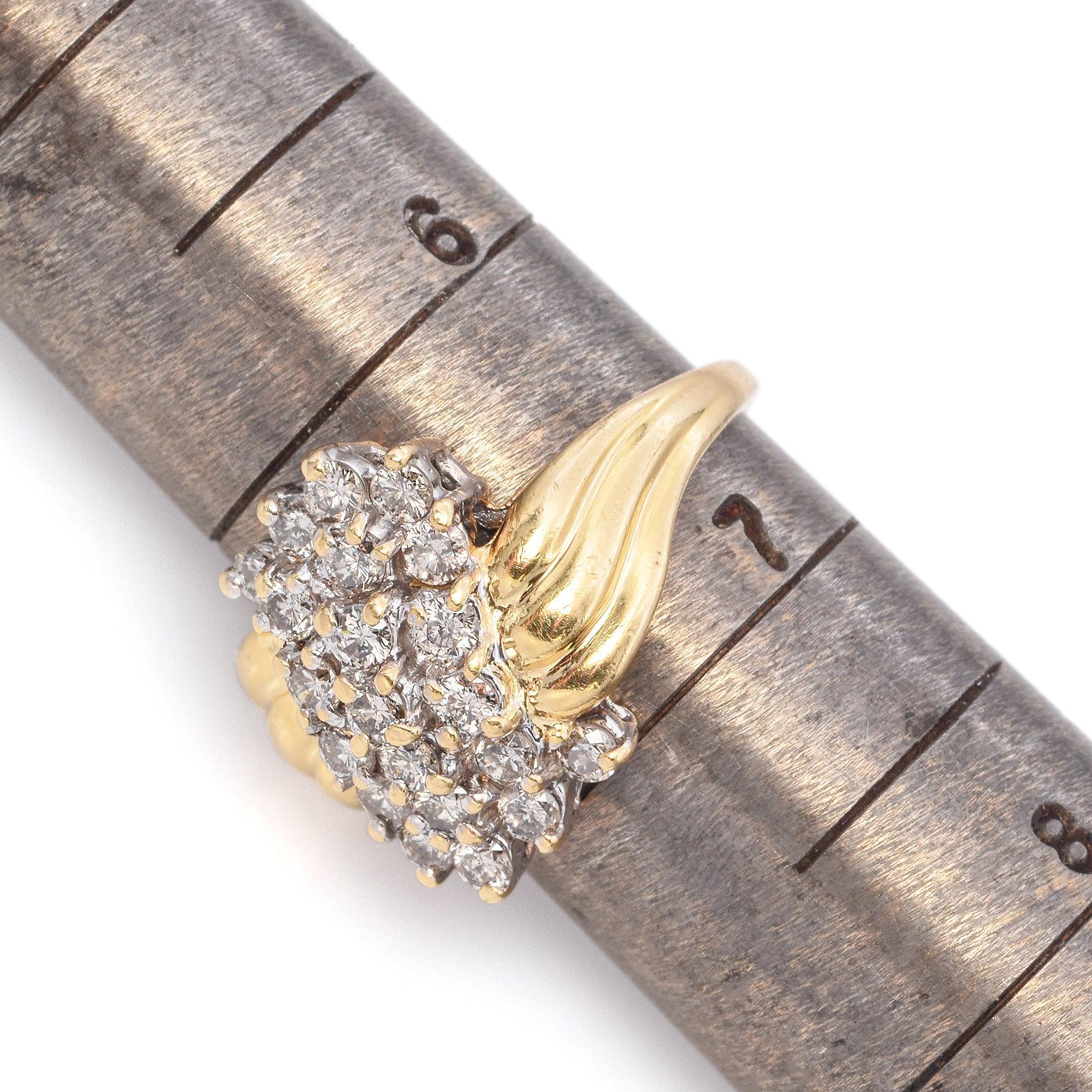 Bague grappe de diamants en or jaune 14 carats en vente 3