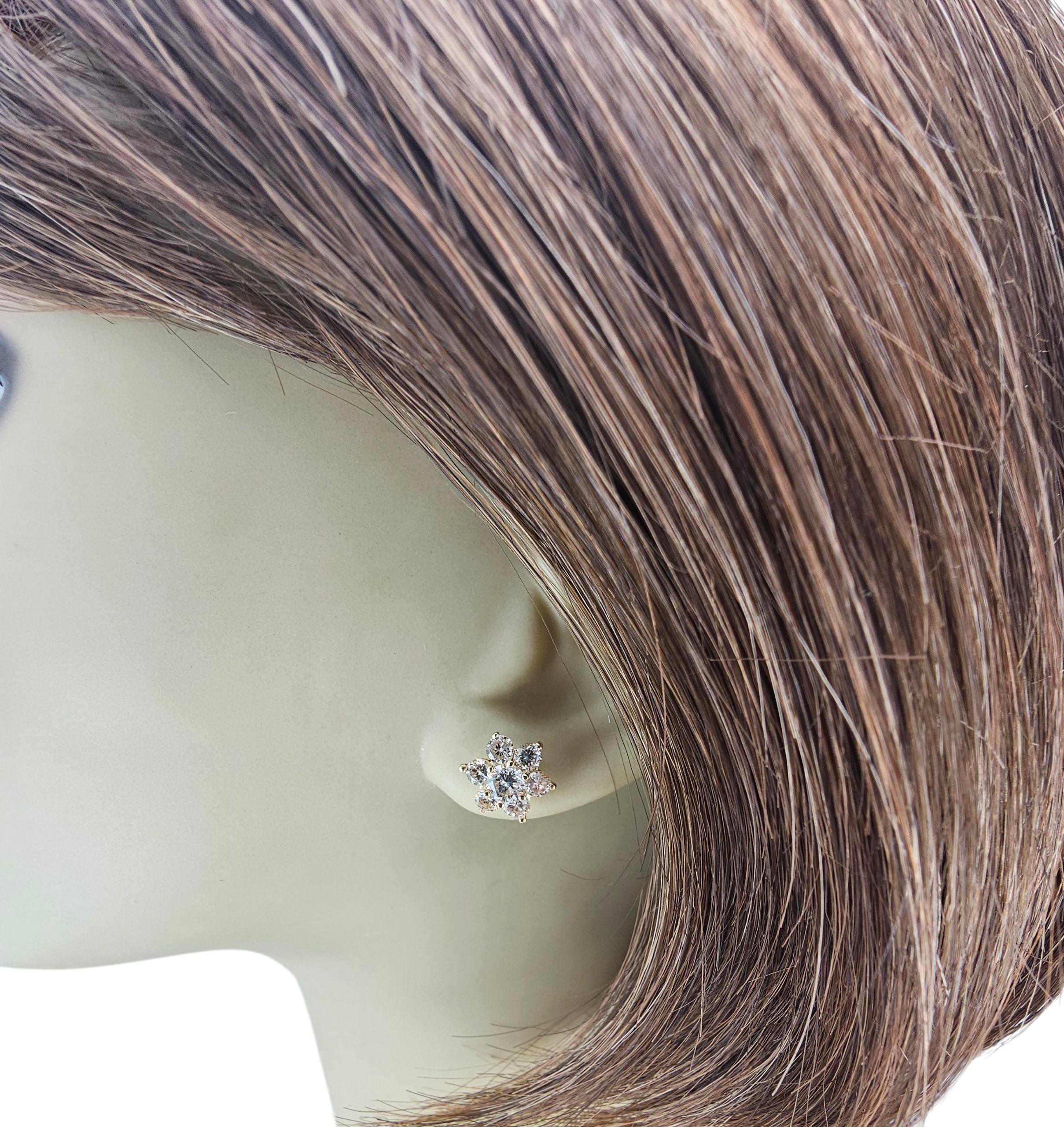 Orecchini con diamanti a grappolo in oro giallo 14K #23602 in vendita 2