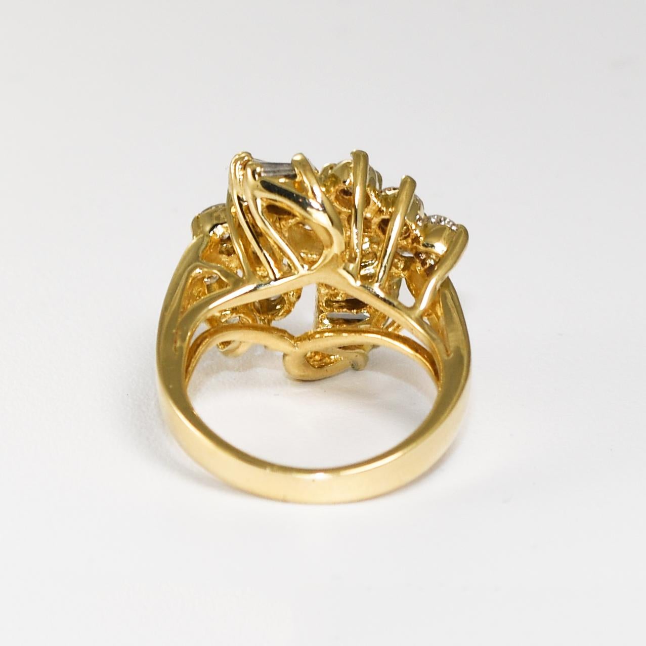 14K Yellow Gold Diamond Cocktail Ring 1.00ct Excellent état - En vente à Laguna Beach, CA