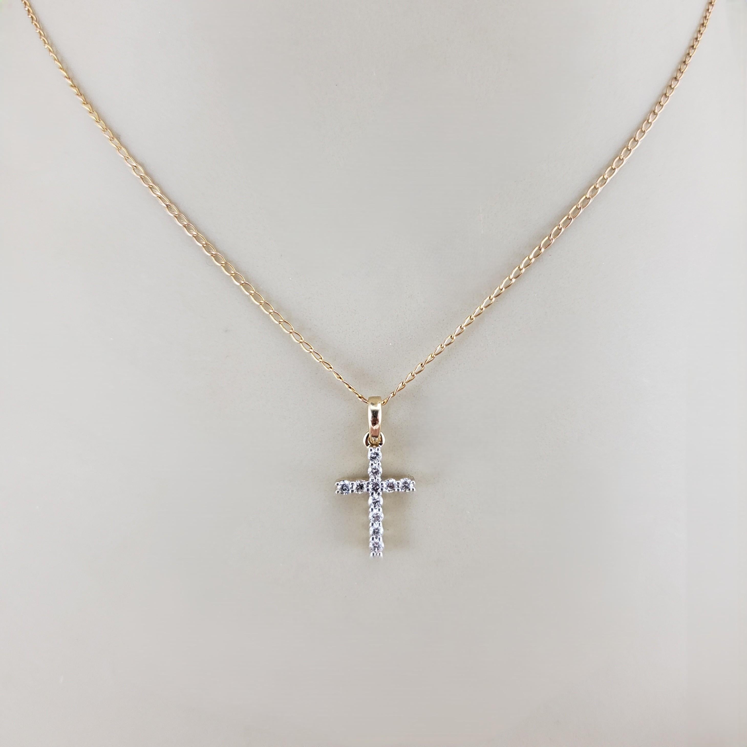 Pendentif croix en or jaune 14K avec diamant #23030 en vente 1