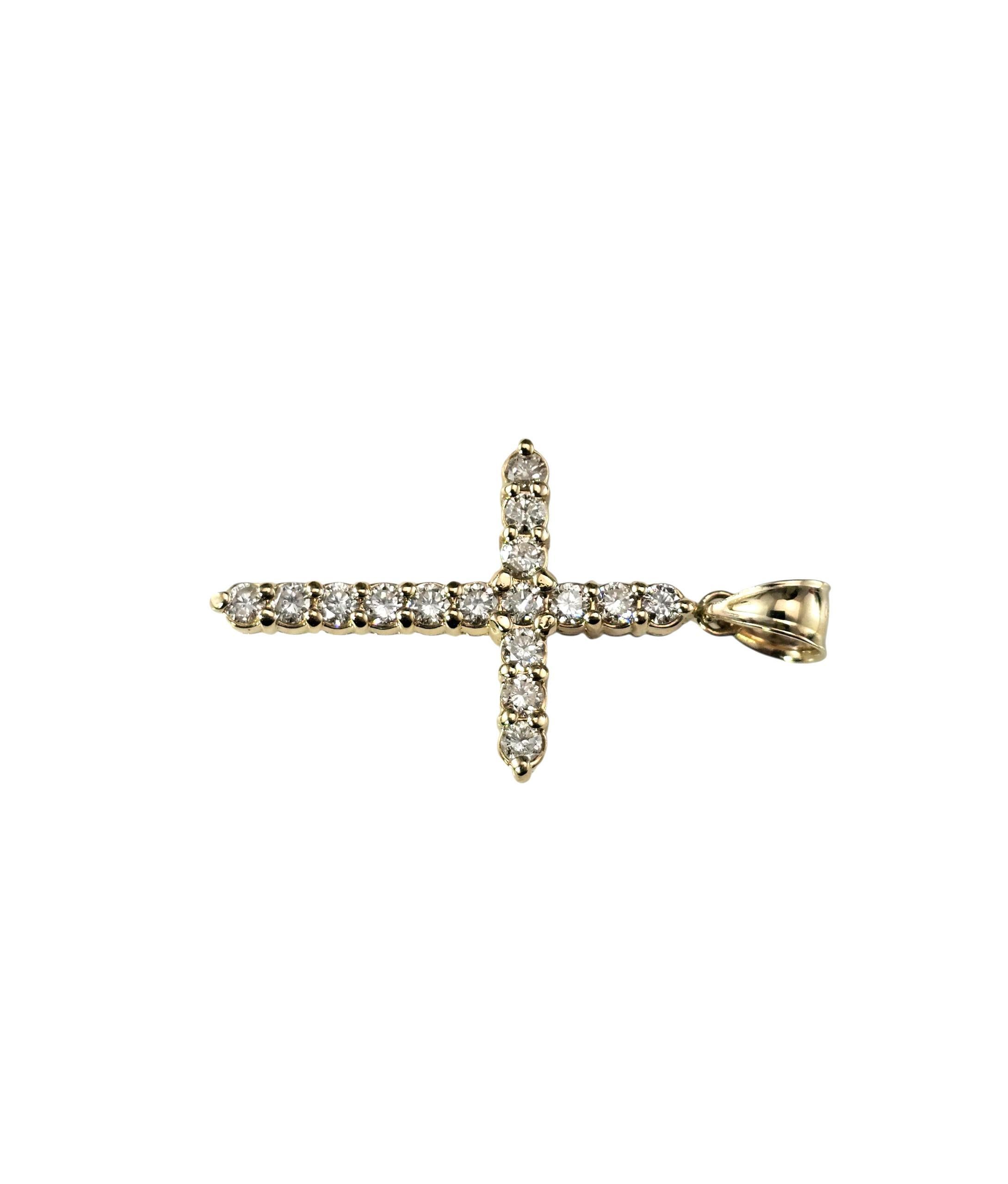 Contemporain Pendentif croix en or jaune 14K avec diamant #23622 en vente