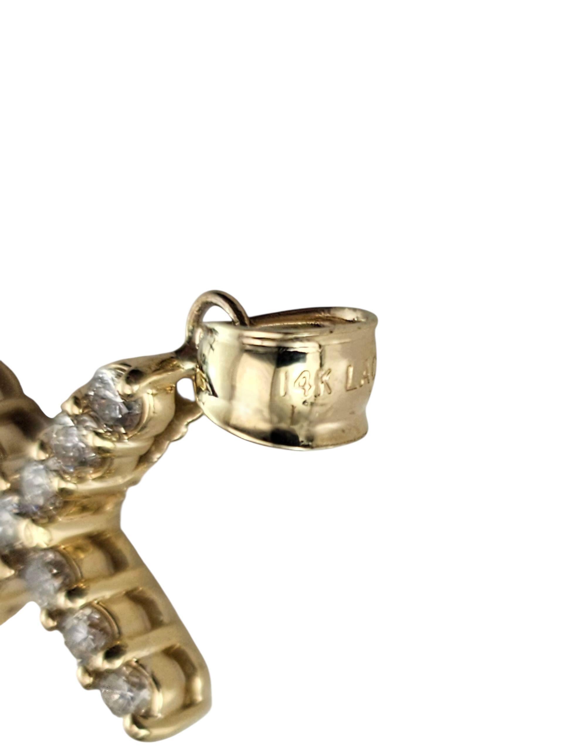 Pendentif croix en or jaune 14K avec diamant #23622 Bon état - En vente à Washington Depot, CT