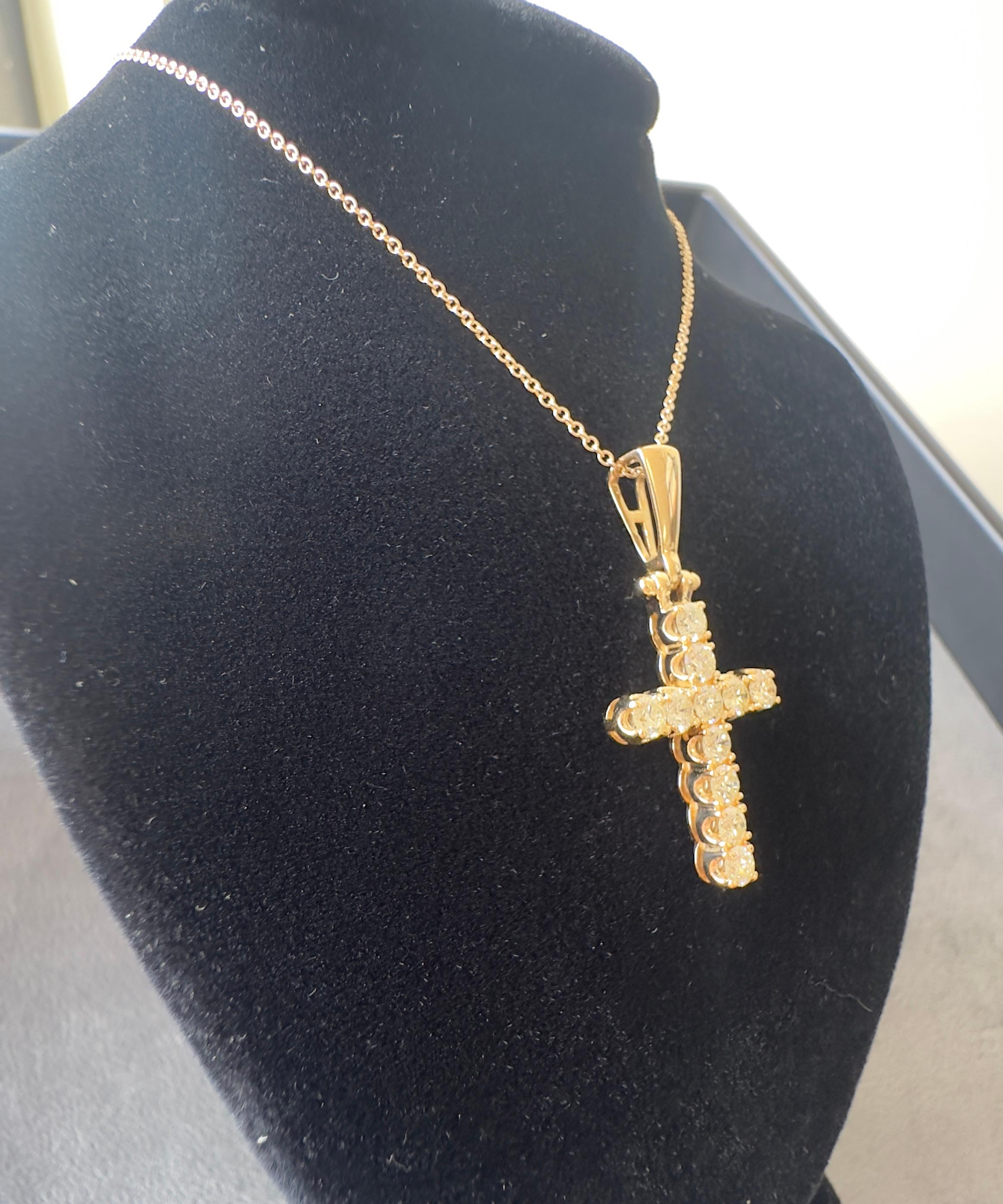 Femenino o masculino Colgante Cruz Diamante Oro Amarillo 14k en venta