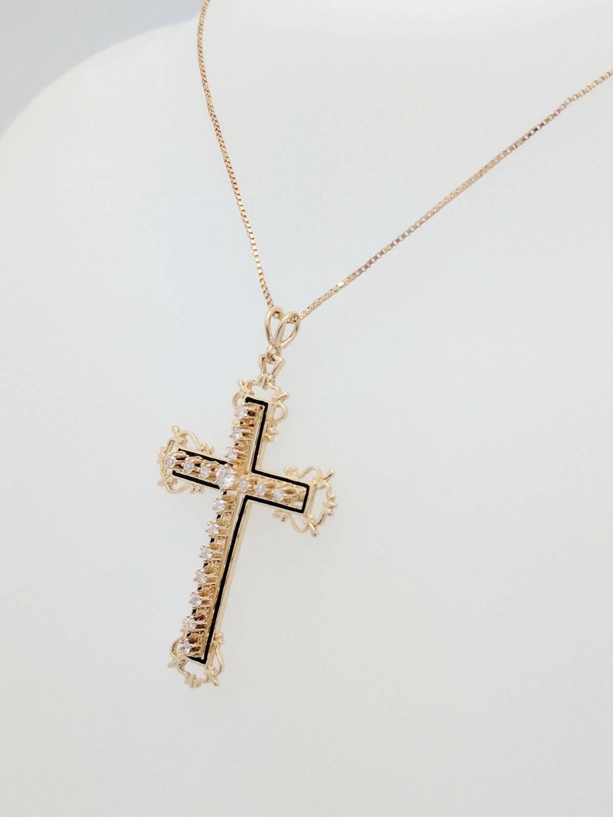 14 Karat Yellow Gold Diamond Cross Pendant Necklace In Excellent Condition For Sale In Gainesville, FL
