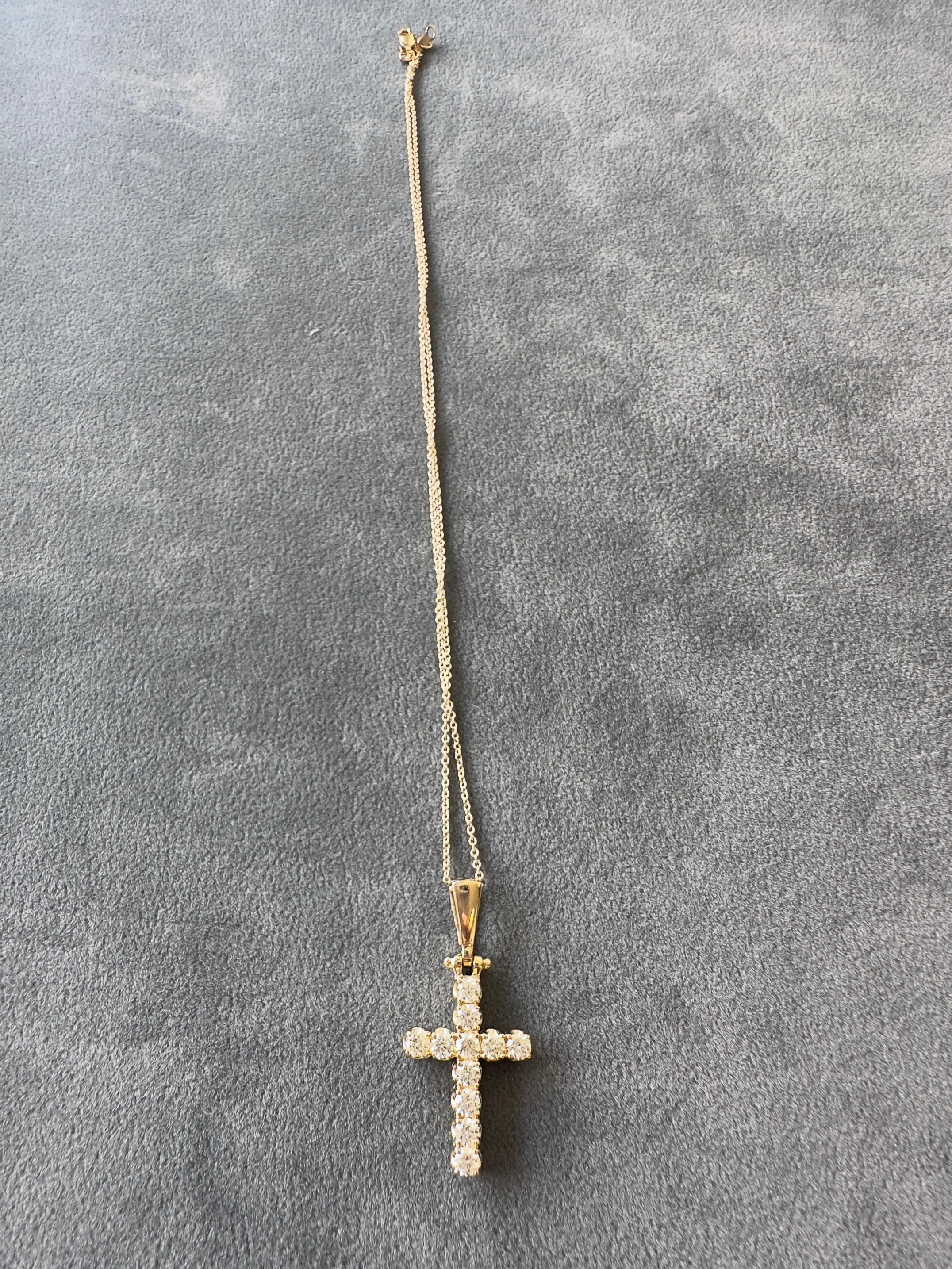 Colgante Cruz Diamante Oro Amarillo 14k en venta 2