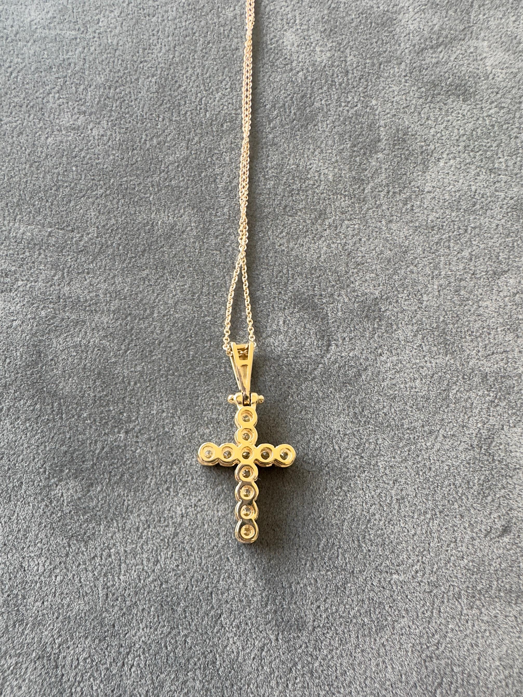 Colgante Cruz Diamante Oro Amarillo 14k en venta 3