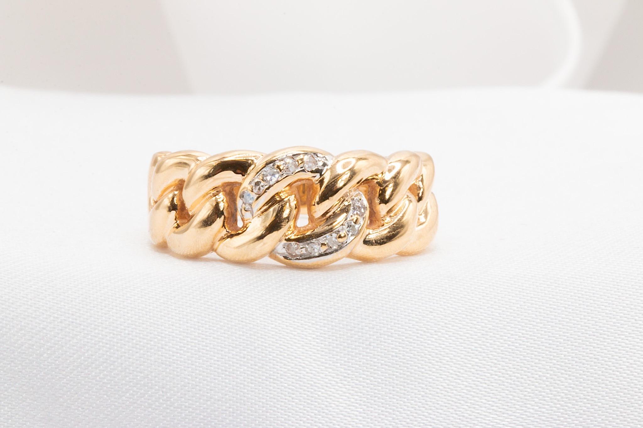 14k Yellow Gold Diamond Cuban Link Ring

Crafted in 14k yellow gold, this modern Cuban link ring offers a bold yet refined statement. Accented with approximately 0.10 carats of round single cut diamonds, graded F-G in color and VS in clarity, the