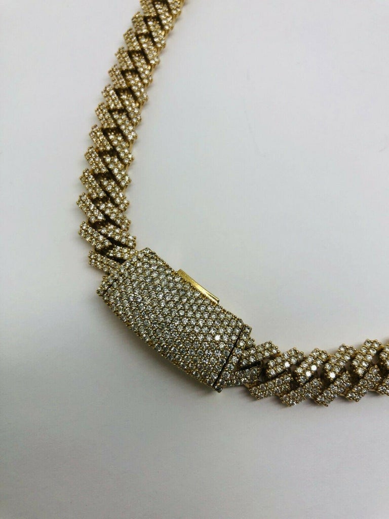 Up for sale:

This absolutely stunning solid 14k yellow gold round cut natural diamond  iced out curb link necklace. This necklace is featuring a 20.00ctw wow!!!!!! in round cut natural diamonds; G color; VS1-si1 clarity; very good cut--Amazing life