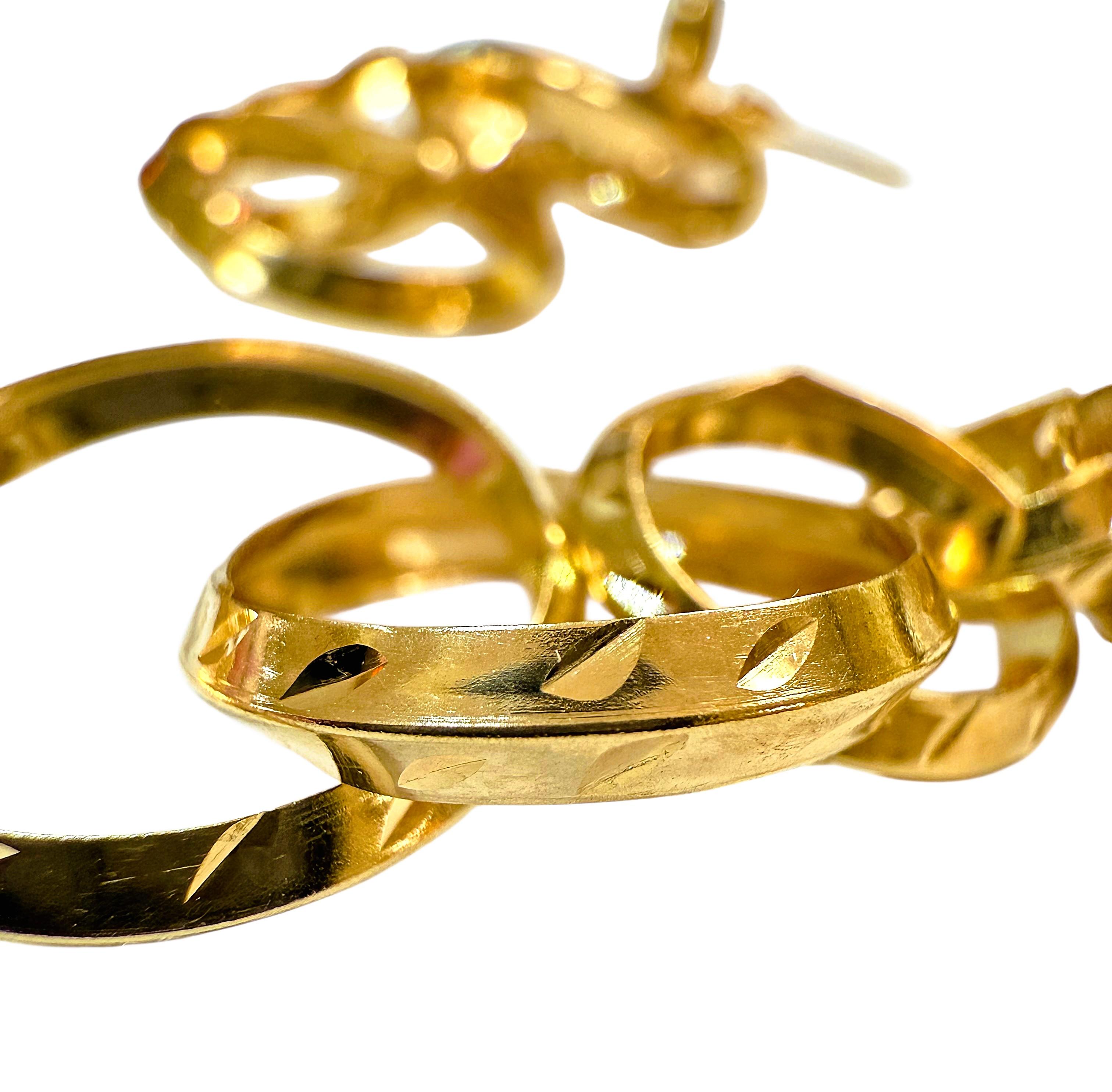 Boucles d'oreilles pendantes en or jaune 14K avec diamants, 2 pouces en vente 3