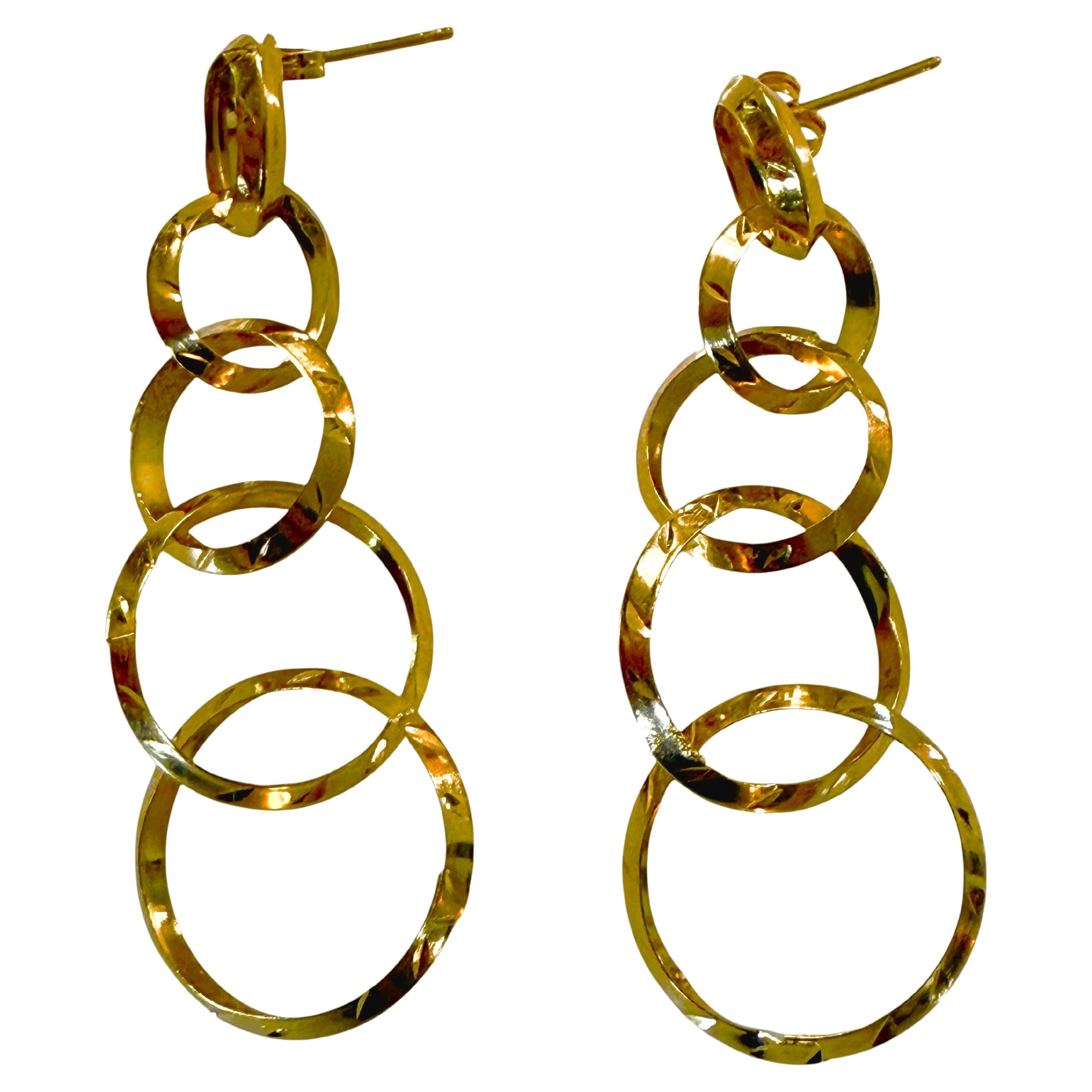 Boucles d'oreilles pendantes en or jaune 14K avec diamants, 2 pouces en vente