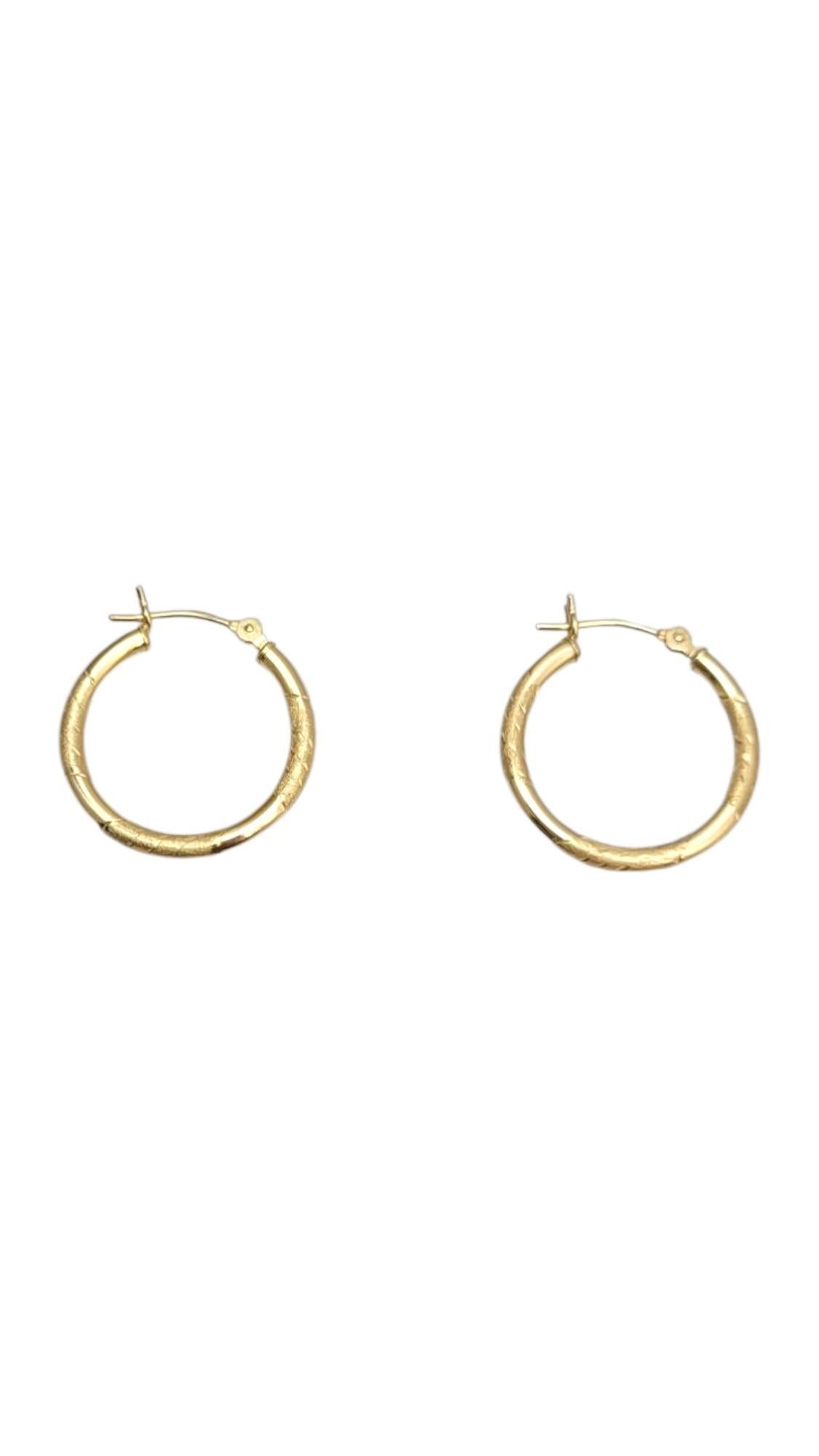 14K Yellow Gold Diamond Cut Hoop Earrings-

Classic and effortlessly chic, these 14k yellow gold hoop earrings are designed to shine. With a smooth, polished finish and timeless silhouette, they’re perfect for adding a touch of elegance to both
