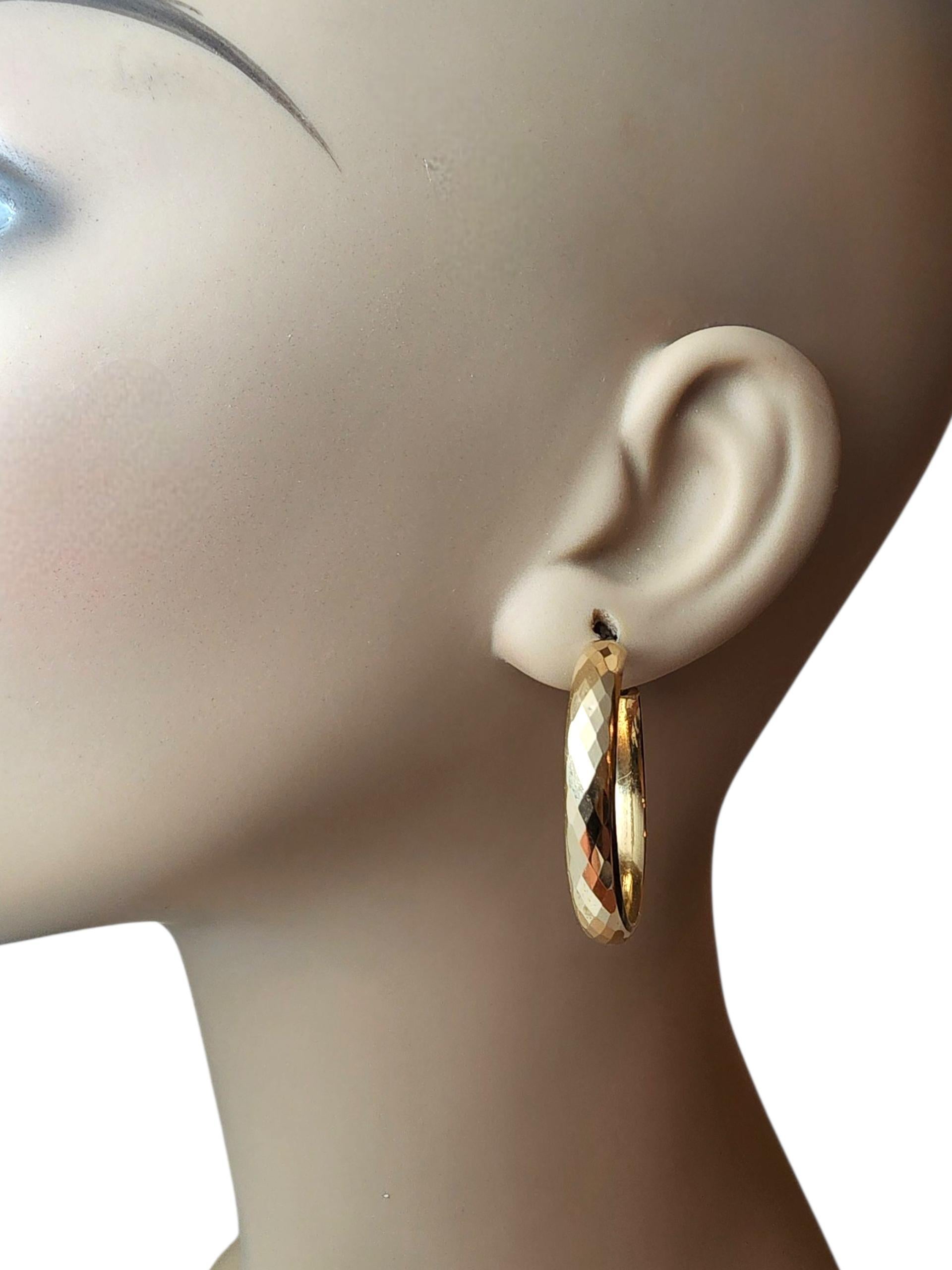 Pendientes de aro de oro amarillo de 14 quilates con corte de diamante #22816 en venta 6