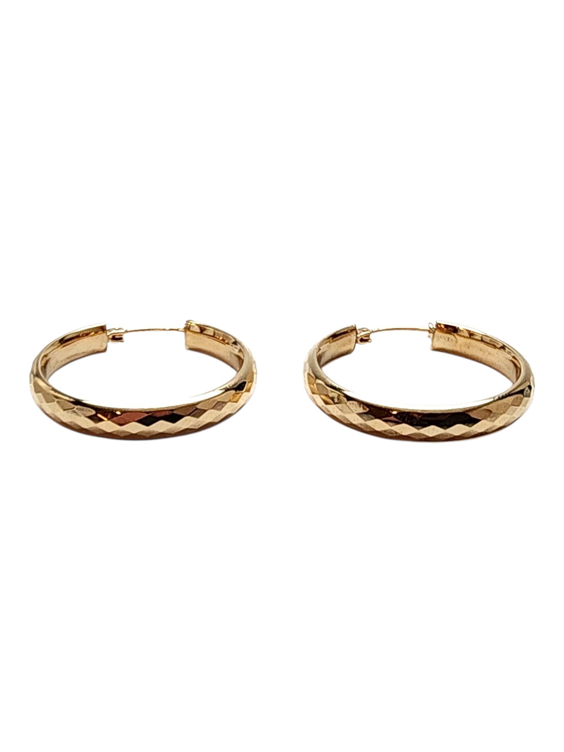 Pendientes de aro de oro amarillo de 14 quilates con corte de diamante #22816 en venta 1