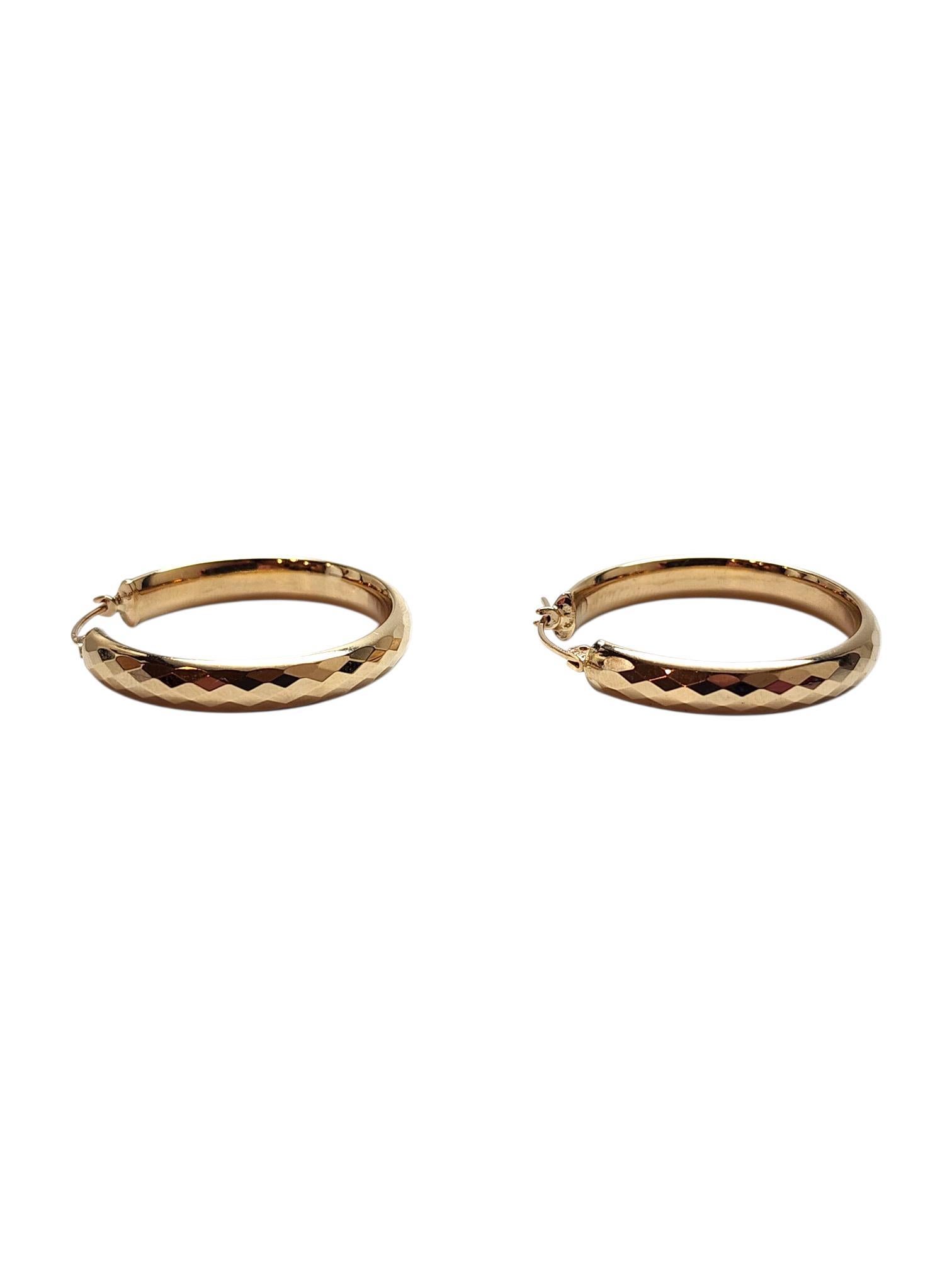 Pendientes de aro de oro amarillo de 14 quilates con corte de diamante #22816 en venta 2