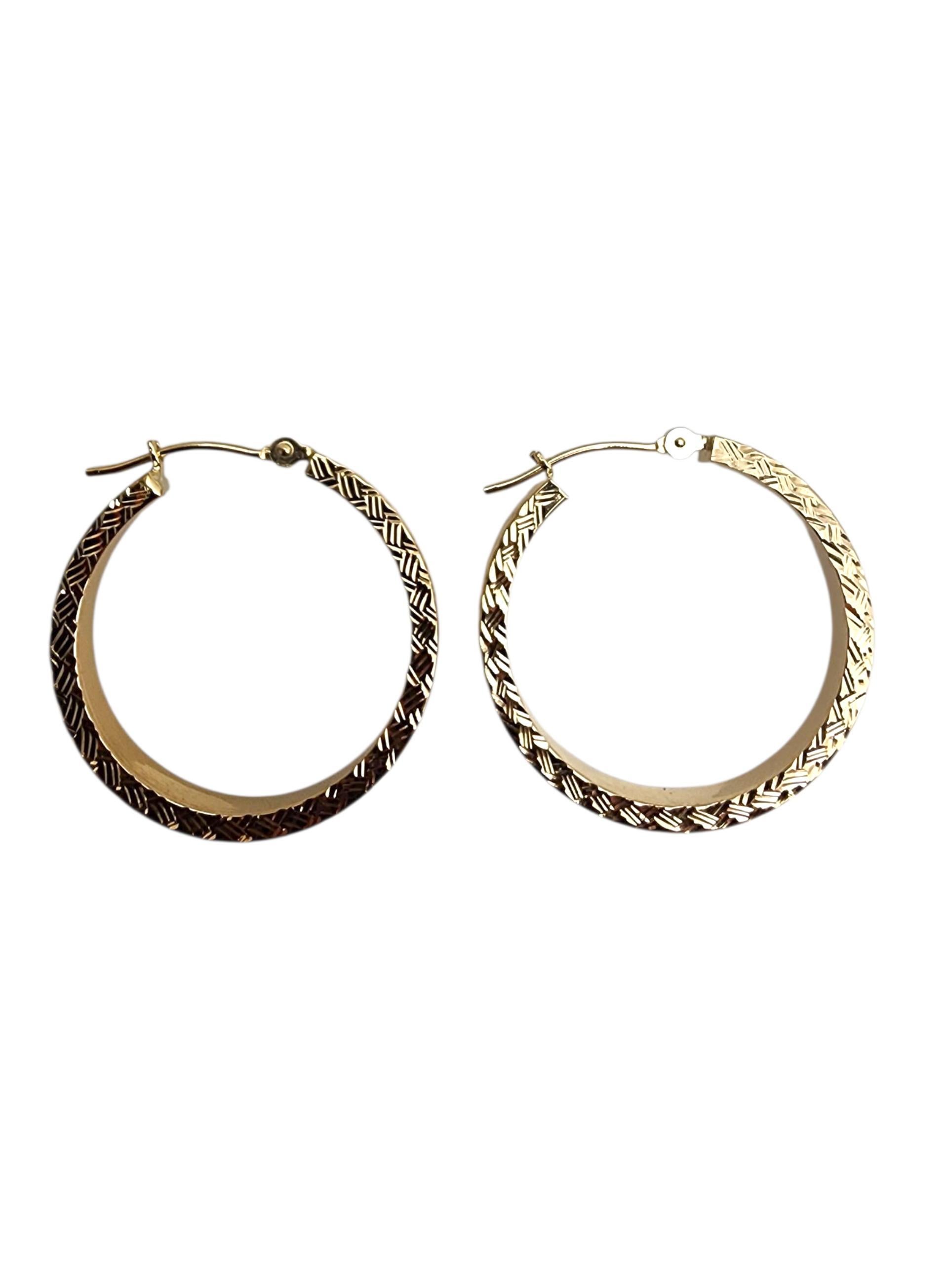 Boucles d'oreilles en or jaune 14K avec diamants #22857 Bon état - En vente à Washington Depot, CT