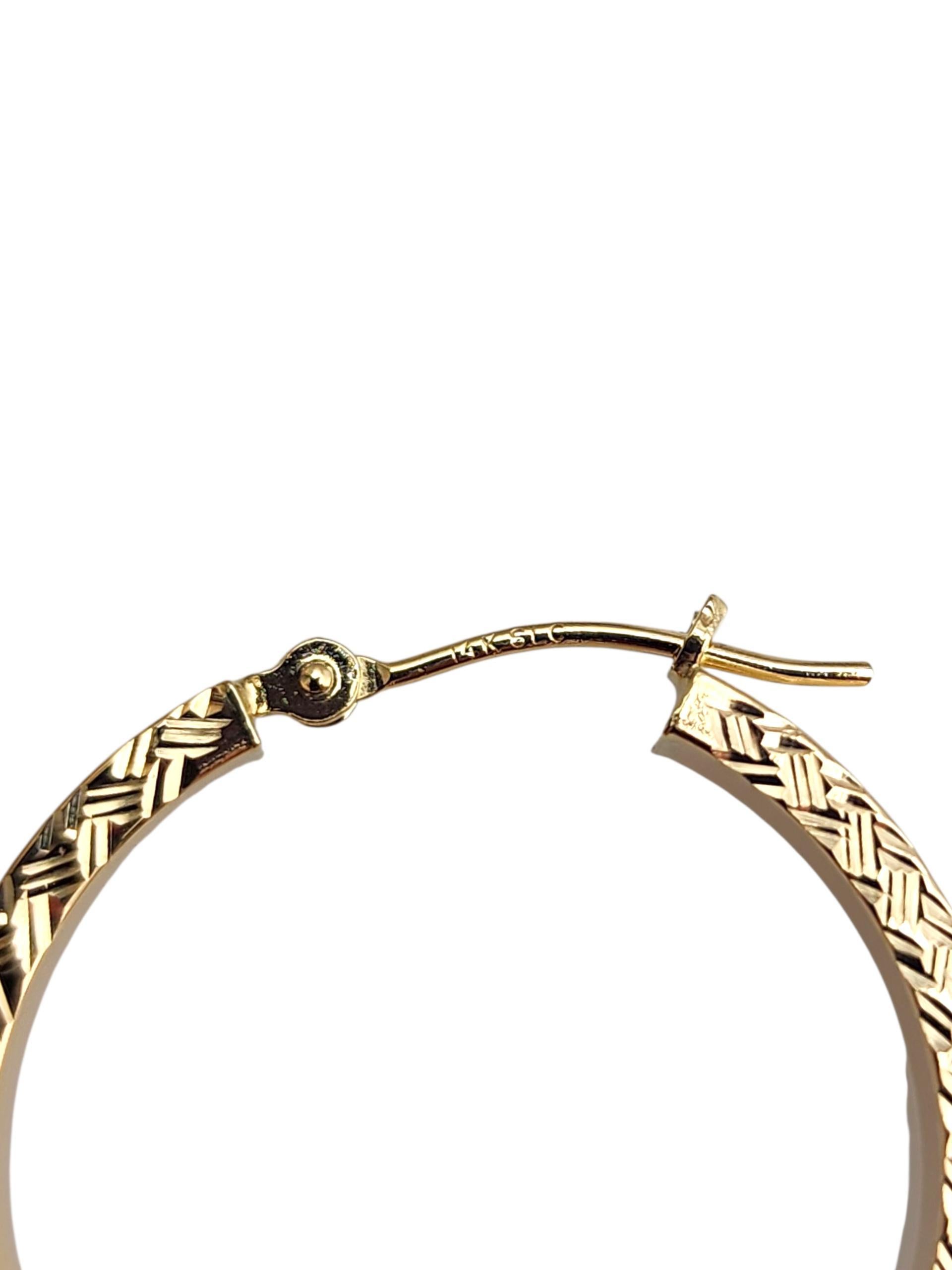 Boucles d'oreilles en or jaune 14K avec diamants #22857 en vente 2