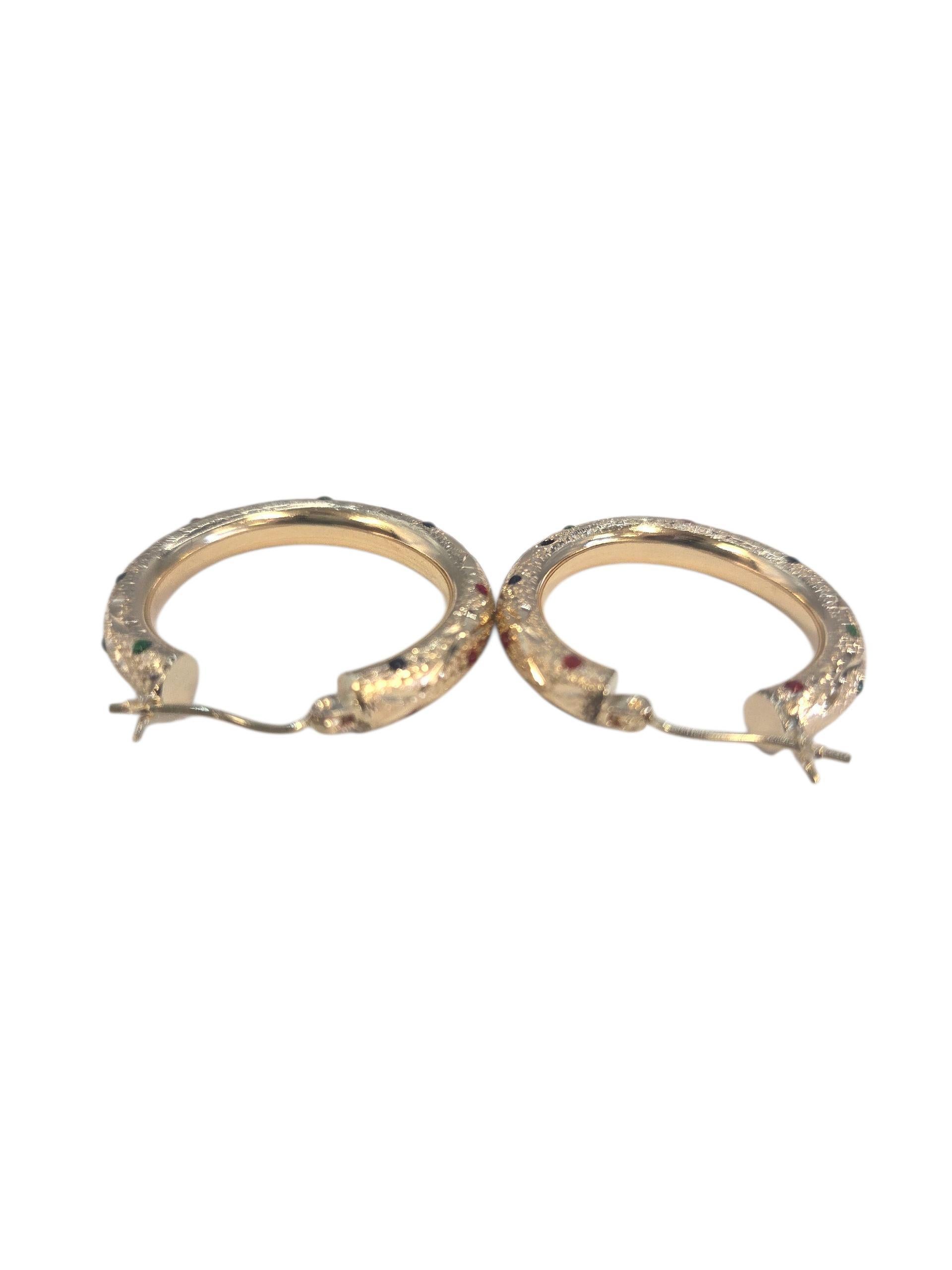 Boucles d'oreilles en or jaune 14k avec diamants et émail rouge, vert et bleu #23829 en vente 4