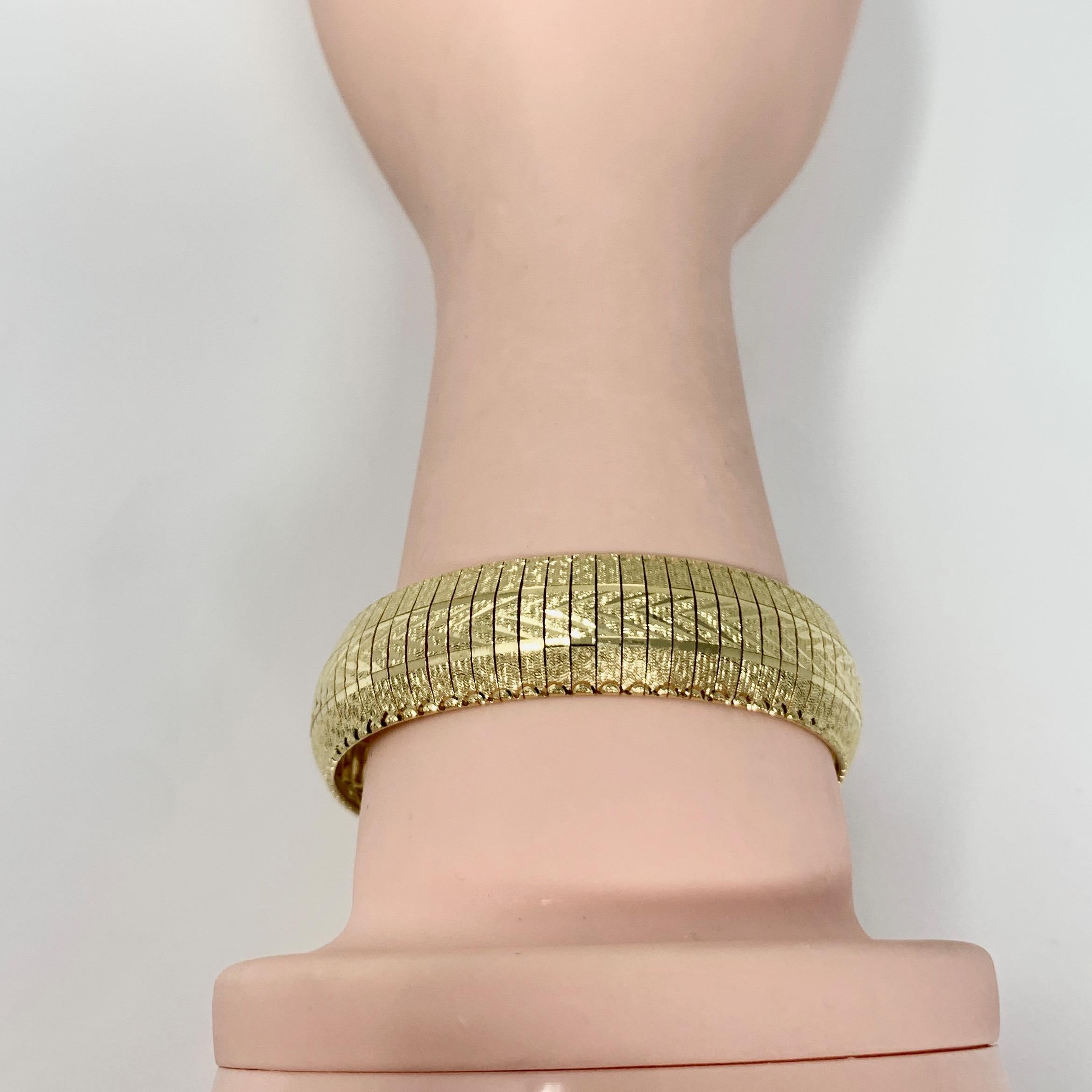 14 Karat Yellow Gold Diamond Cut Omega Link Bracelet 3