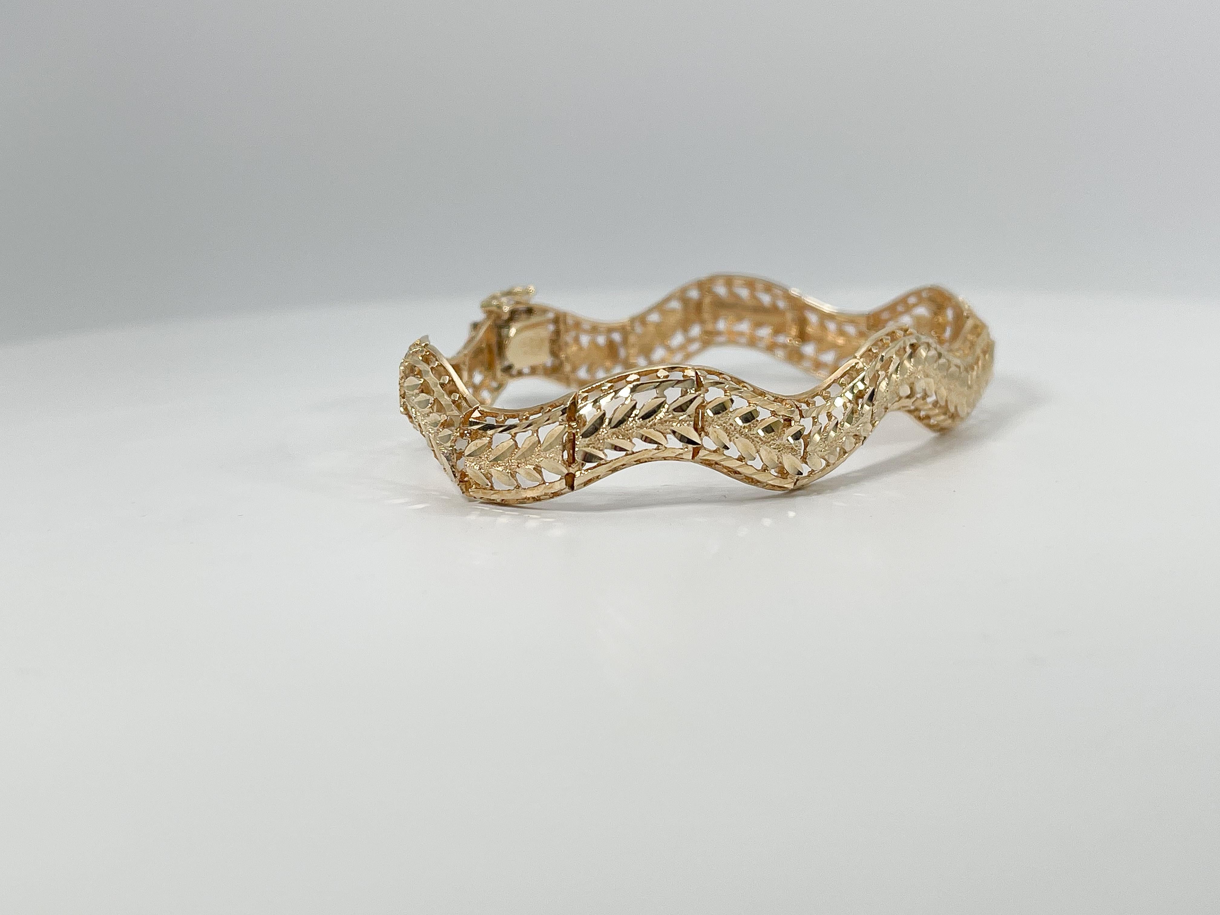 14K Yellow Gold Diamond Cut Wave Bracelet  In Excellent Condition For Sale In Stuart, FL