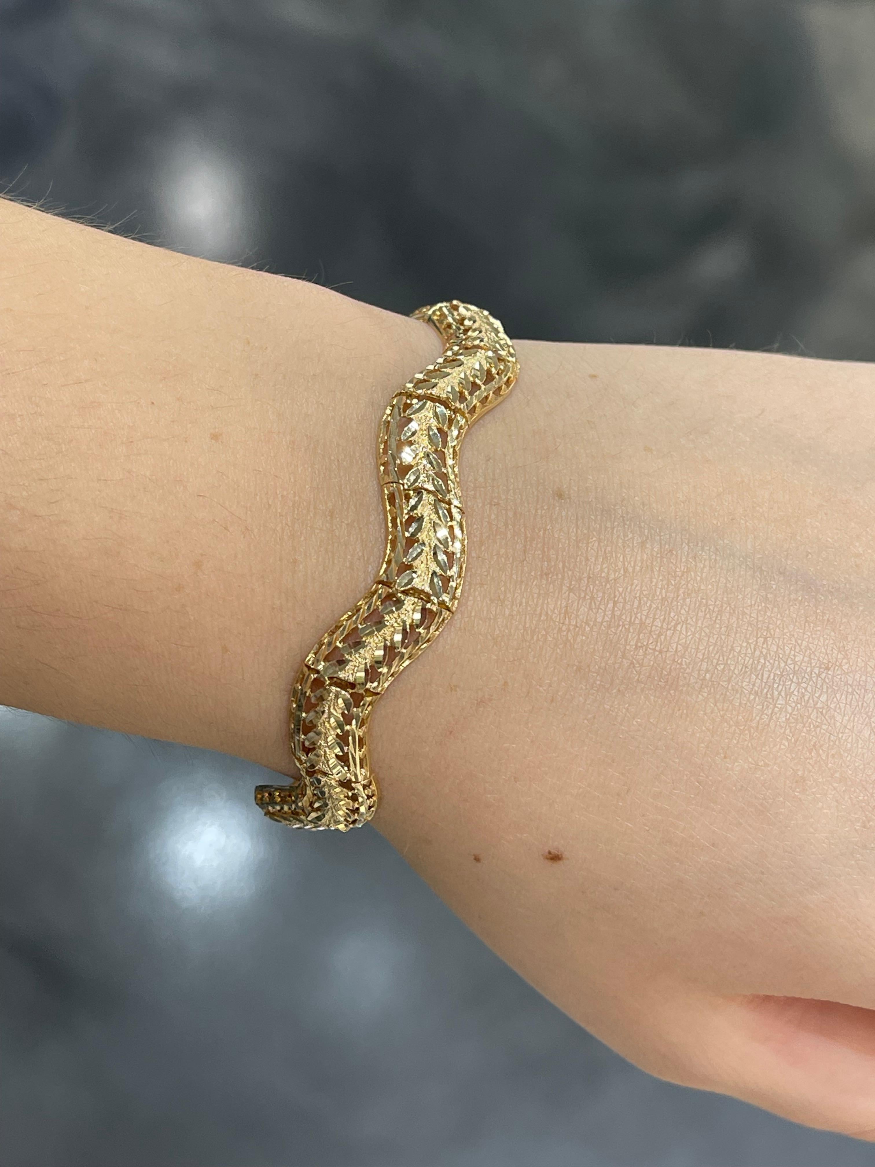 14K Yellow Gold Diamond Cut Wave Bracelet For Sale 1