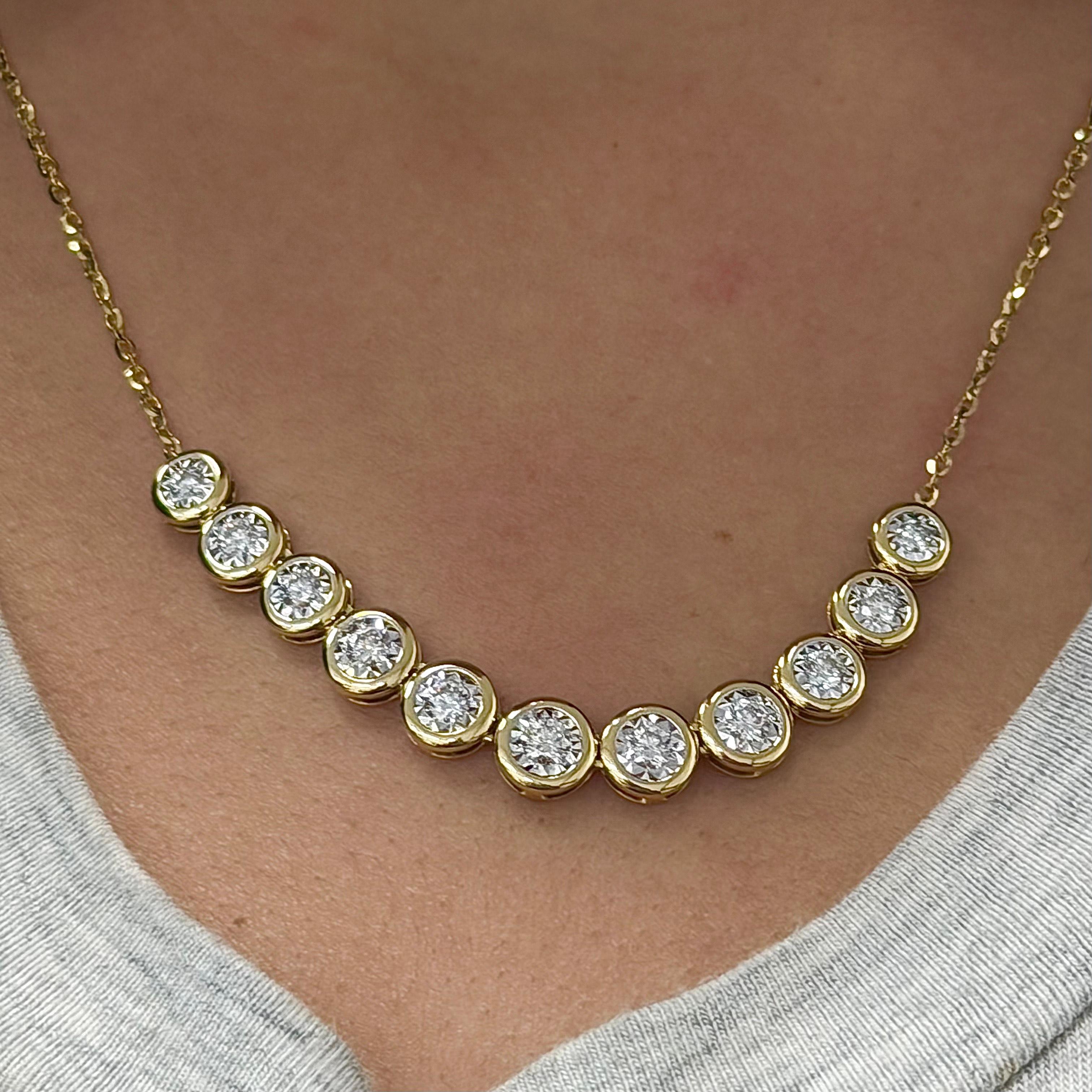 Taille brillant 14K Yellow Gold Diamond Droplet Necklace en vente