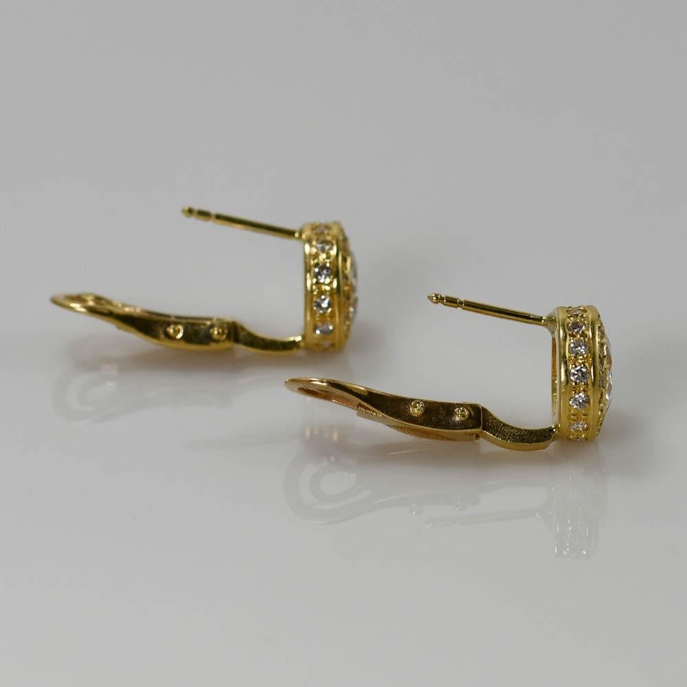 Boucles d'oreilles à clip en or jaune 14 carats avec diamants, 3,35 carats poids total en vente 1