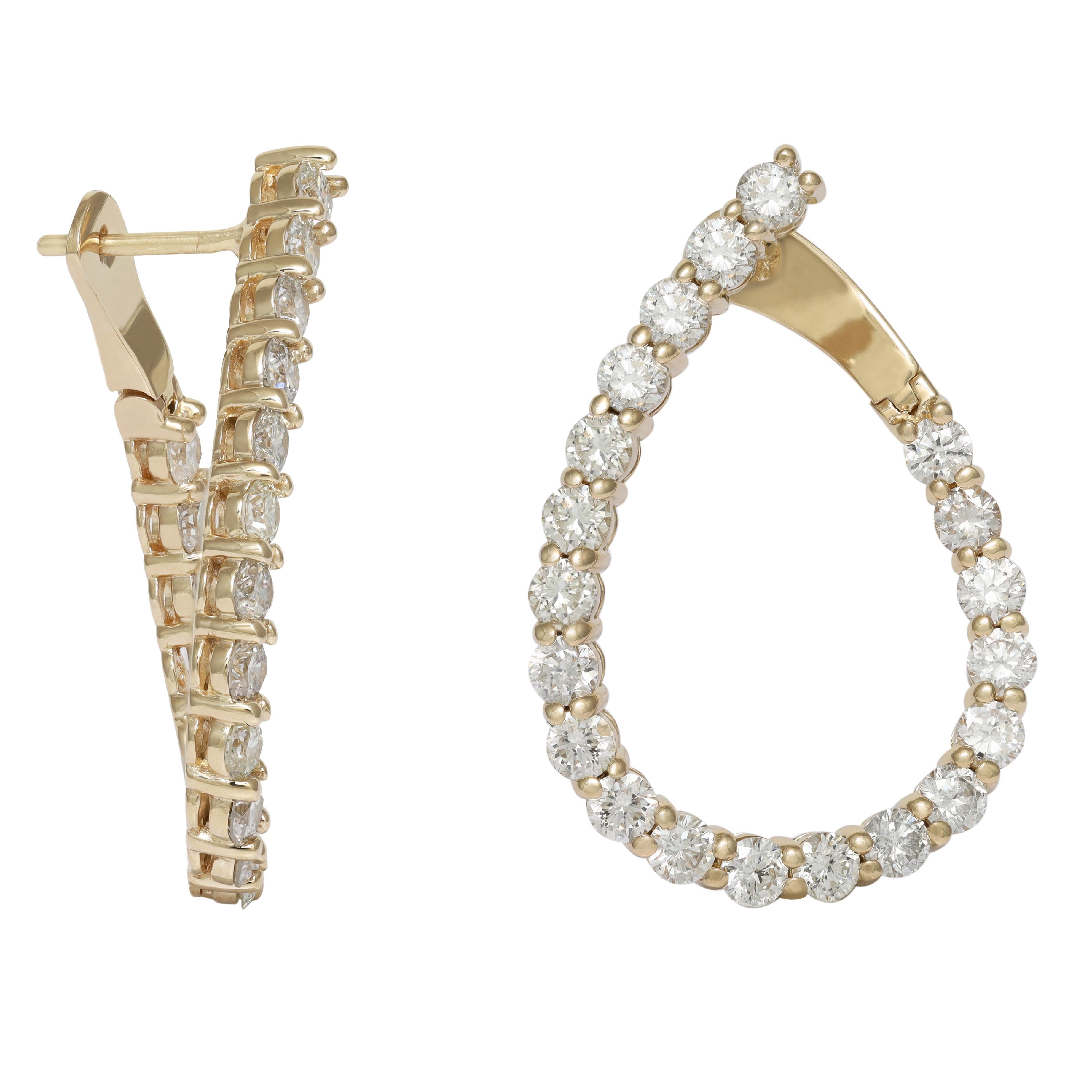 Orecchini di diamanti in oro giallo 14K con 3,70 carati di peso naturale.  e diamanti bianchi

Sottolinea il tuo look con questi orecchini bianchi e diamantati a 14 carati. Diamanti di alta qualità. Questi orecchini sottolineeranno il tuo look