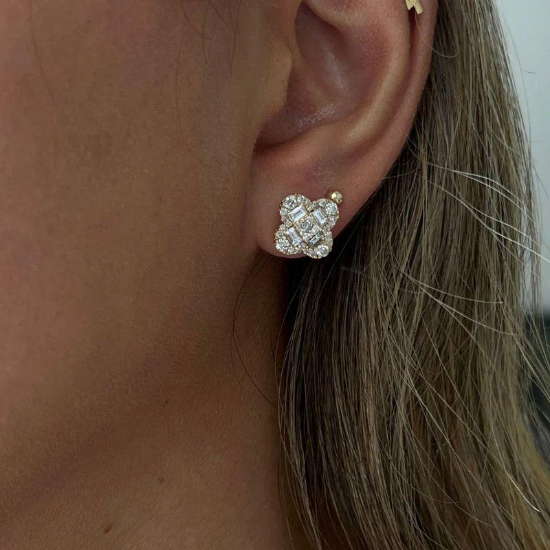 Donna Orecchini con diamanti in oro giallo 14K in vendita