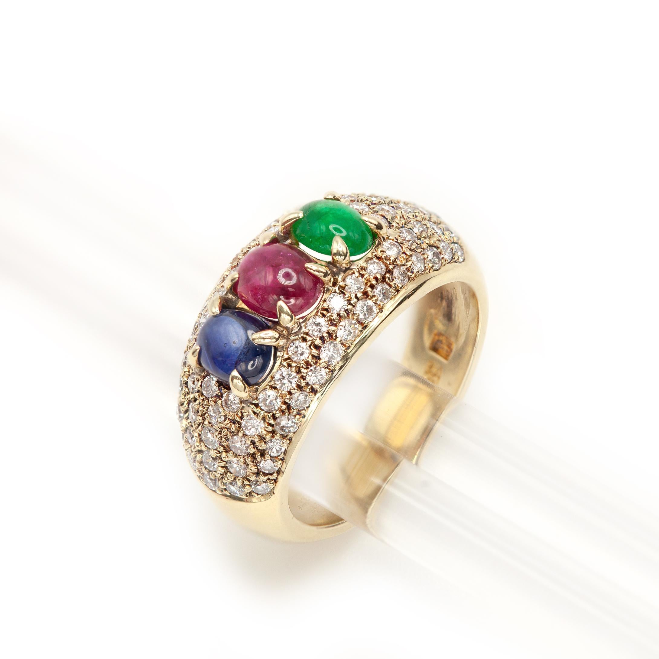 14K Yellow Gold Diamond, Emerald Ruby and Sapphire Ring In Excellent Condition For Sale In New York, NY