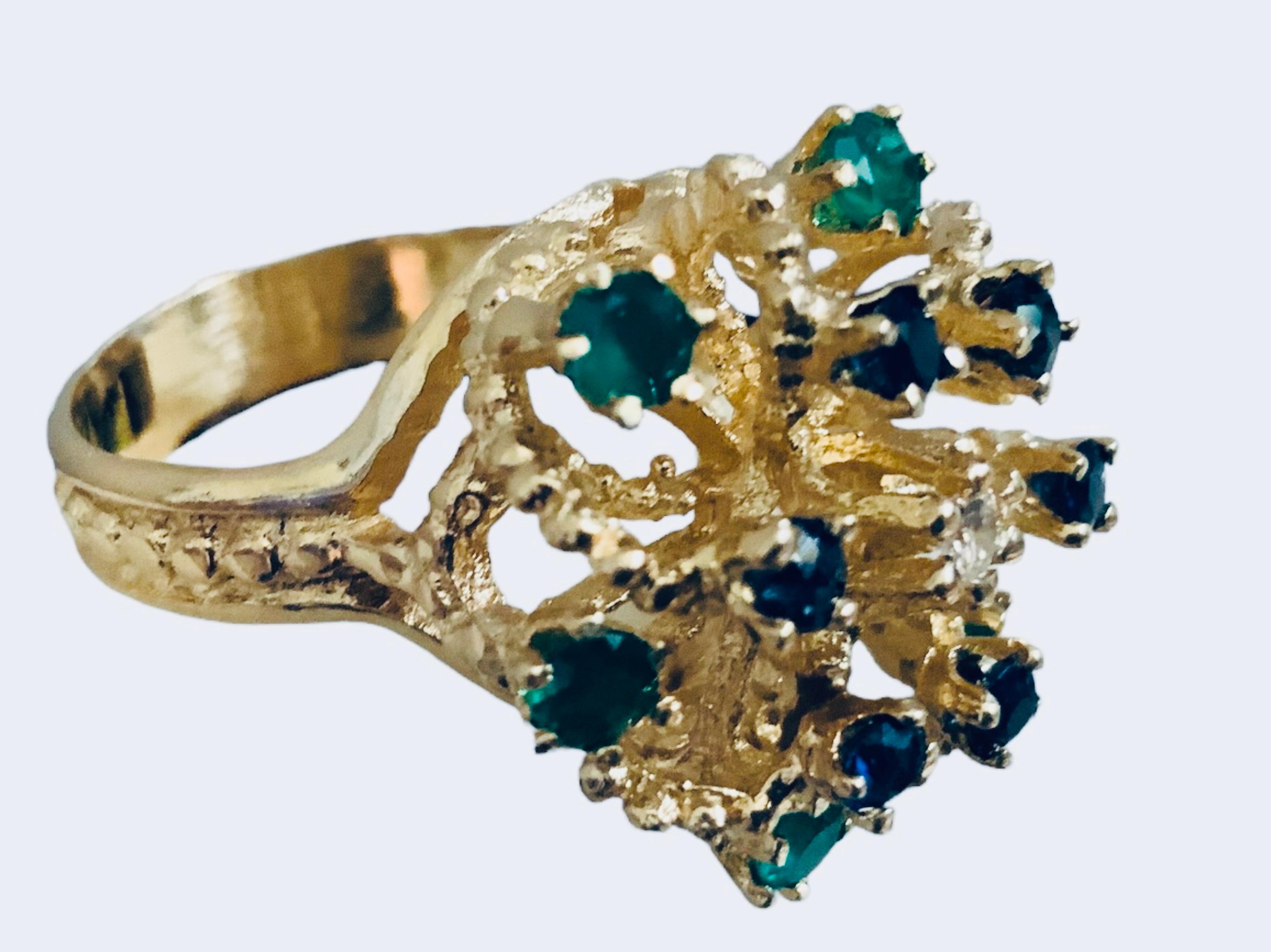 Contemporary 14k Yellow Gold Diamond, Emeralds And Sapphires Cocktail Ring For Sale
