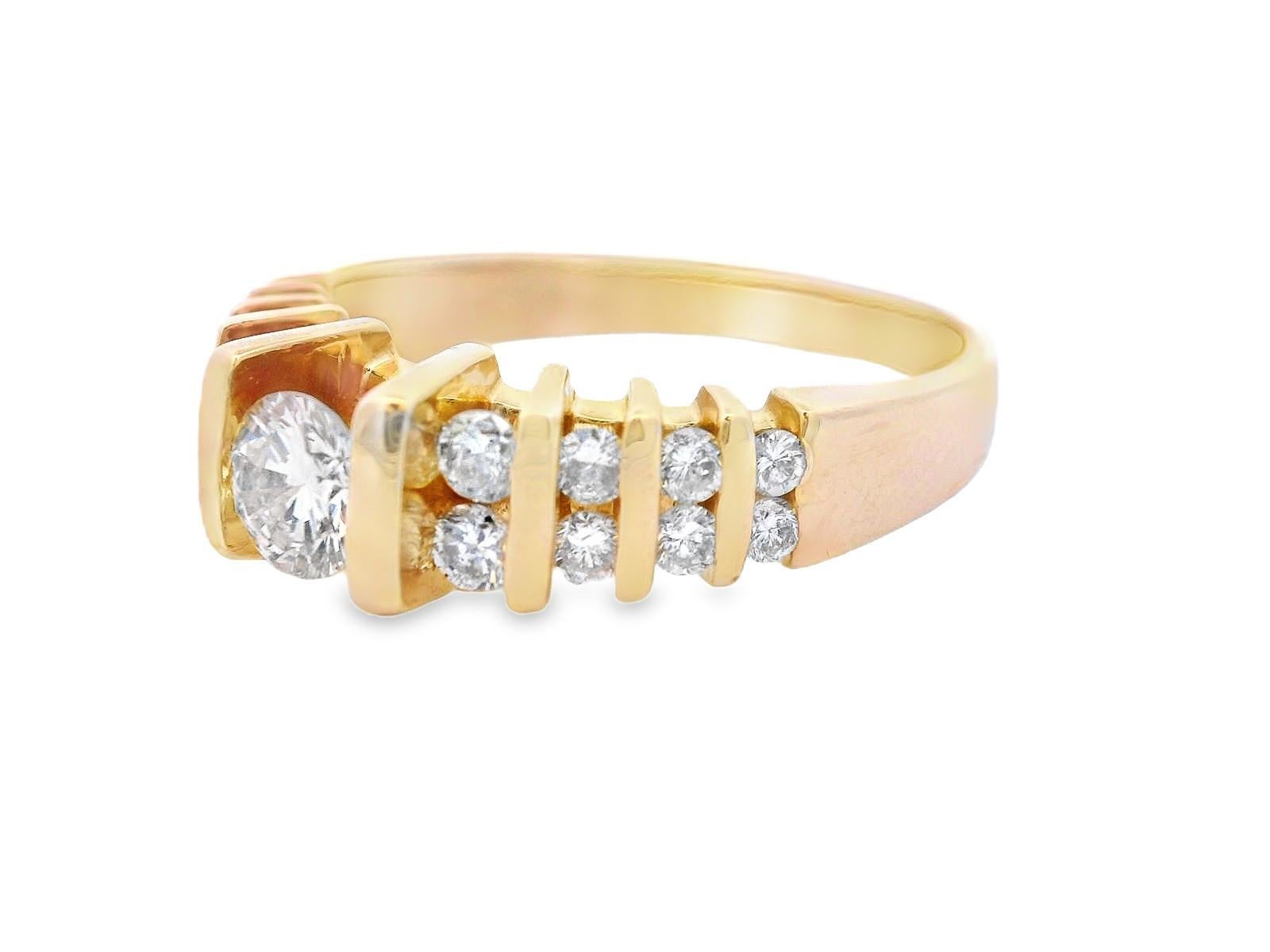 Contemporain Bande de fiançailles en or jaune 14k avec diamant en vente