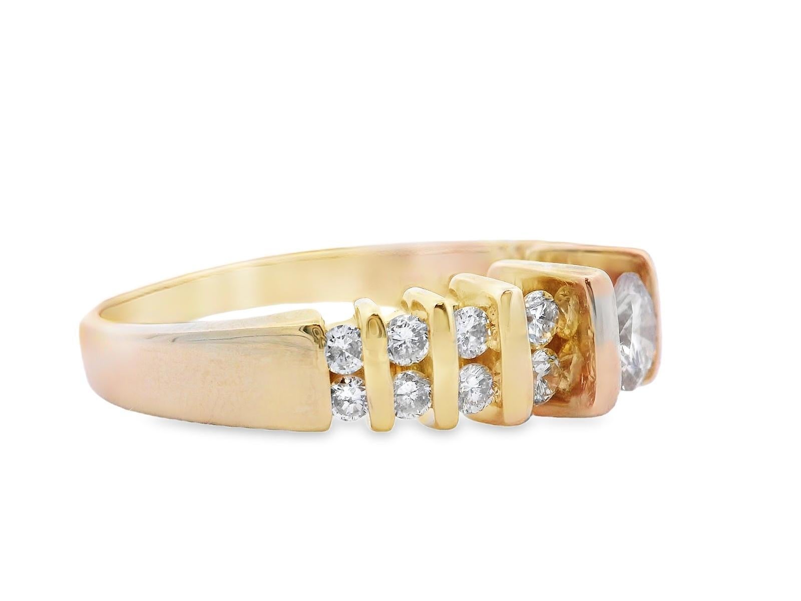 Bande de fiançailles en or jaune 14k avec diamant en vente 1