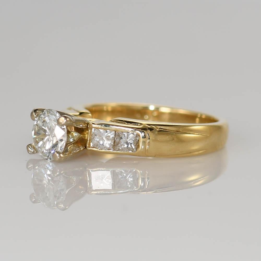 14 Karat Gelbgold Diamant-Verlobungsring, .75 Karat Diamant in der Mitte (Rundschliff) im Angebot